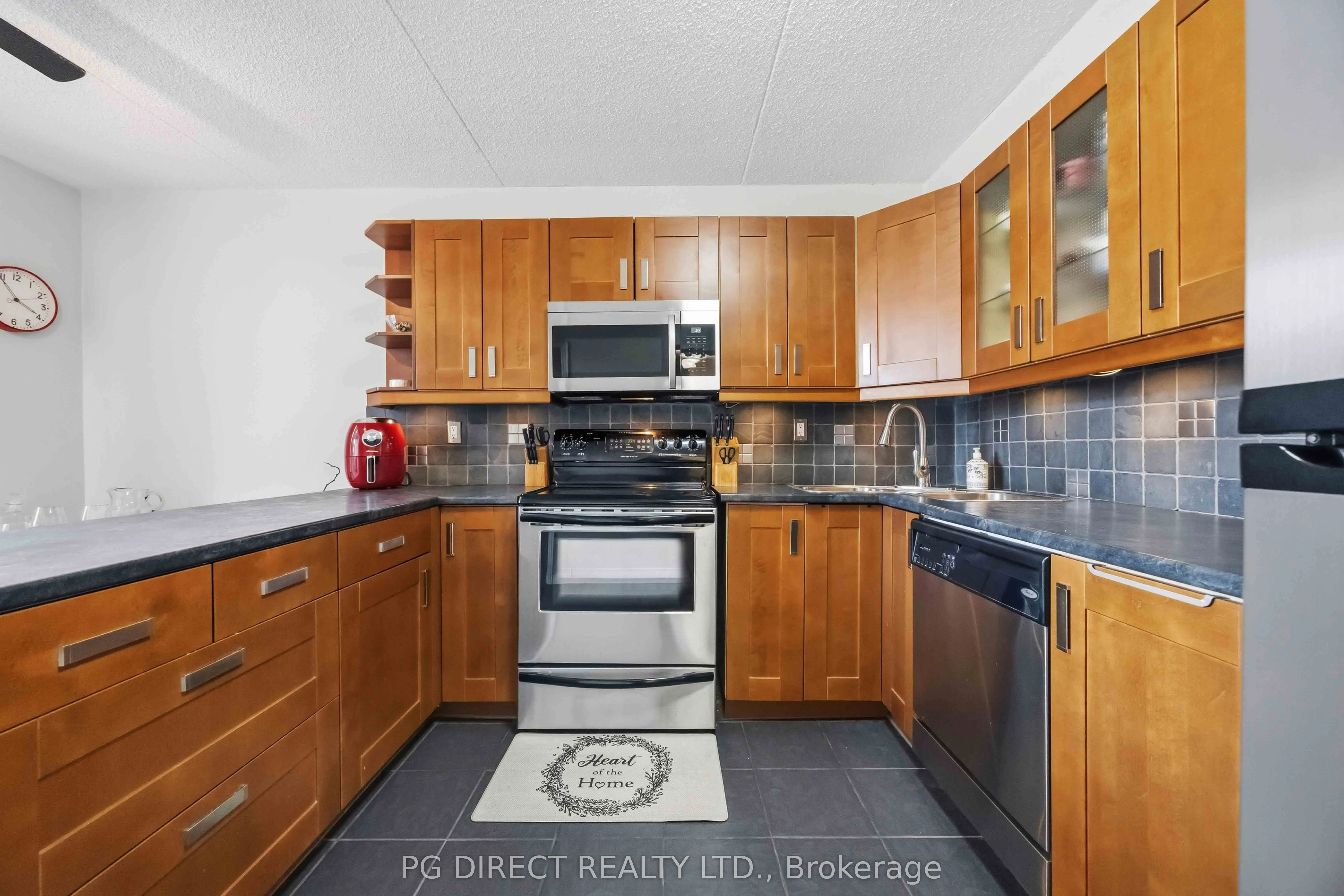 580 Mary Street E #214