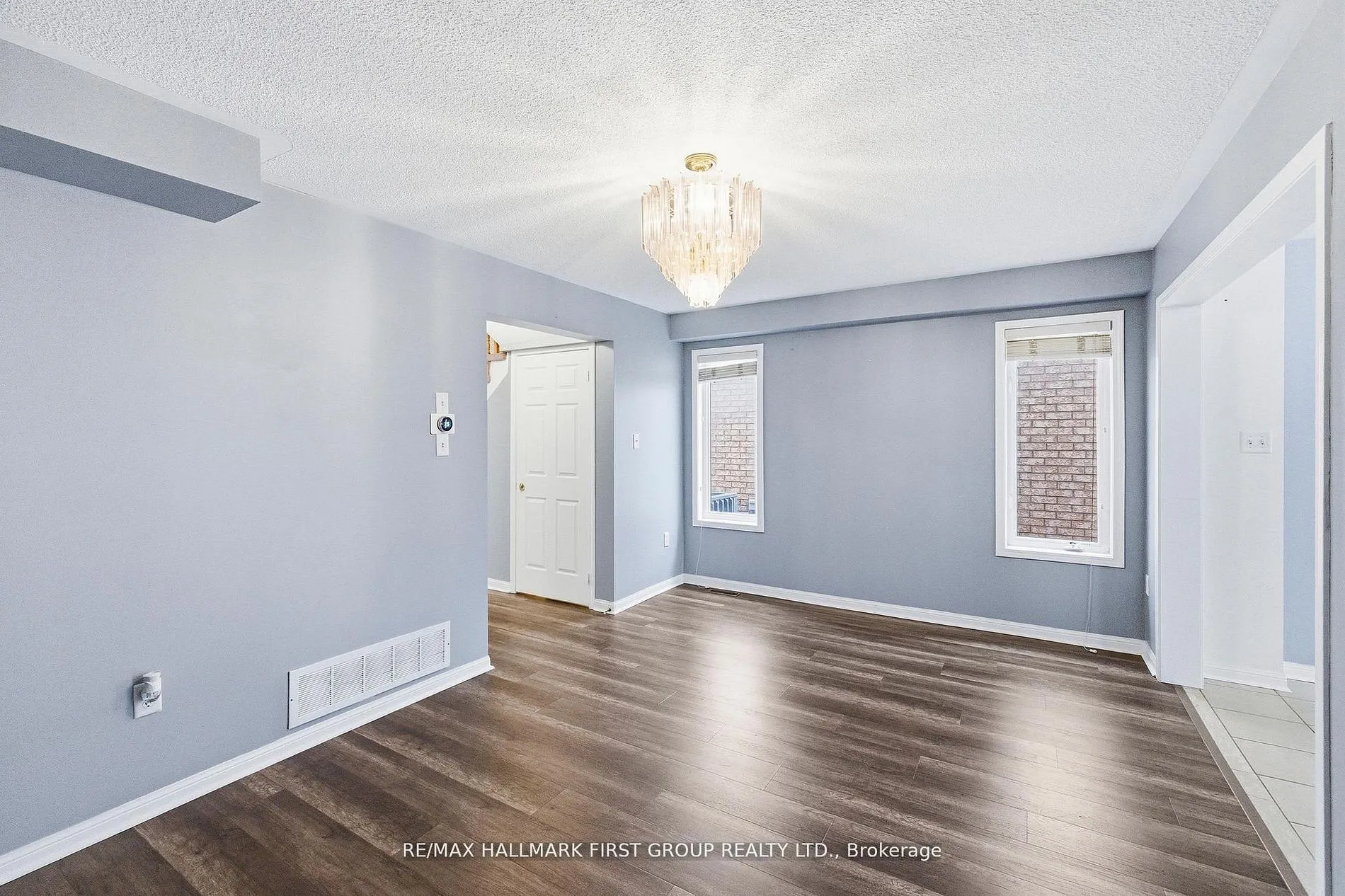 32 Samandria Avenue