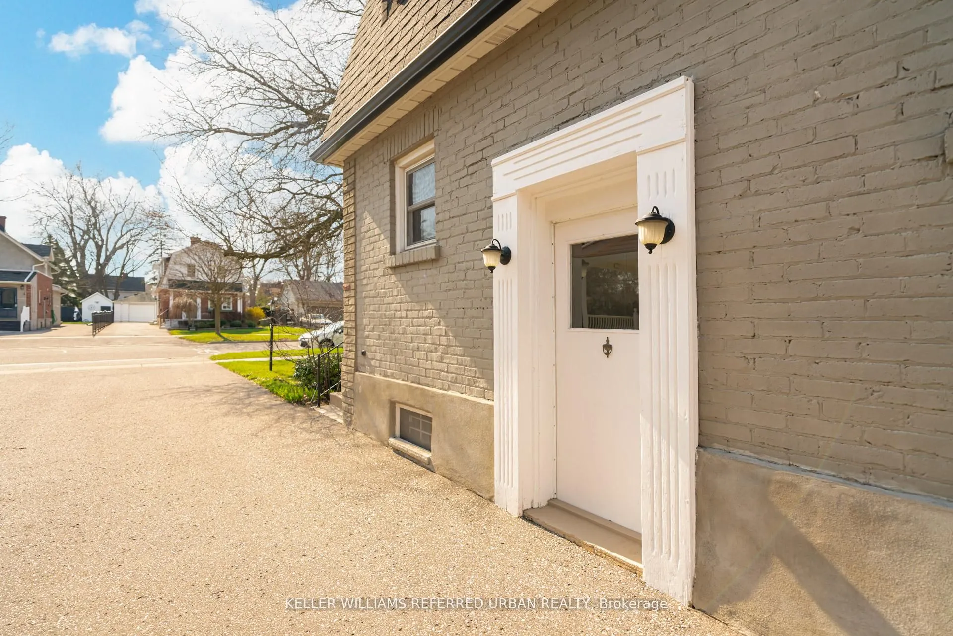 569 Masson Street