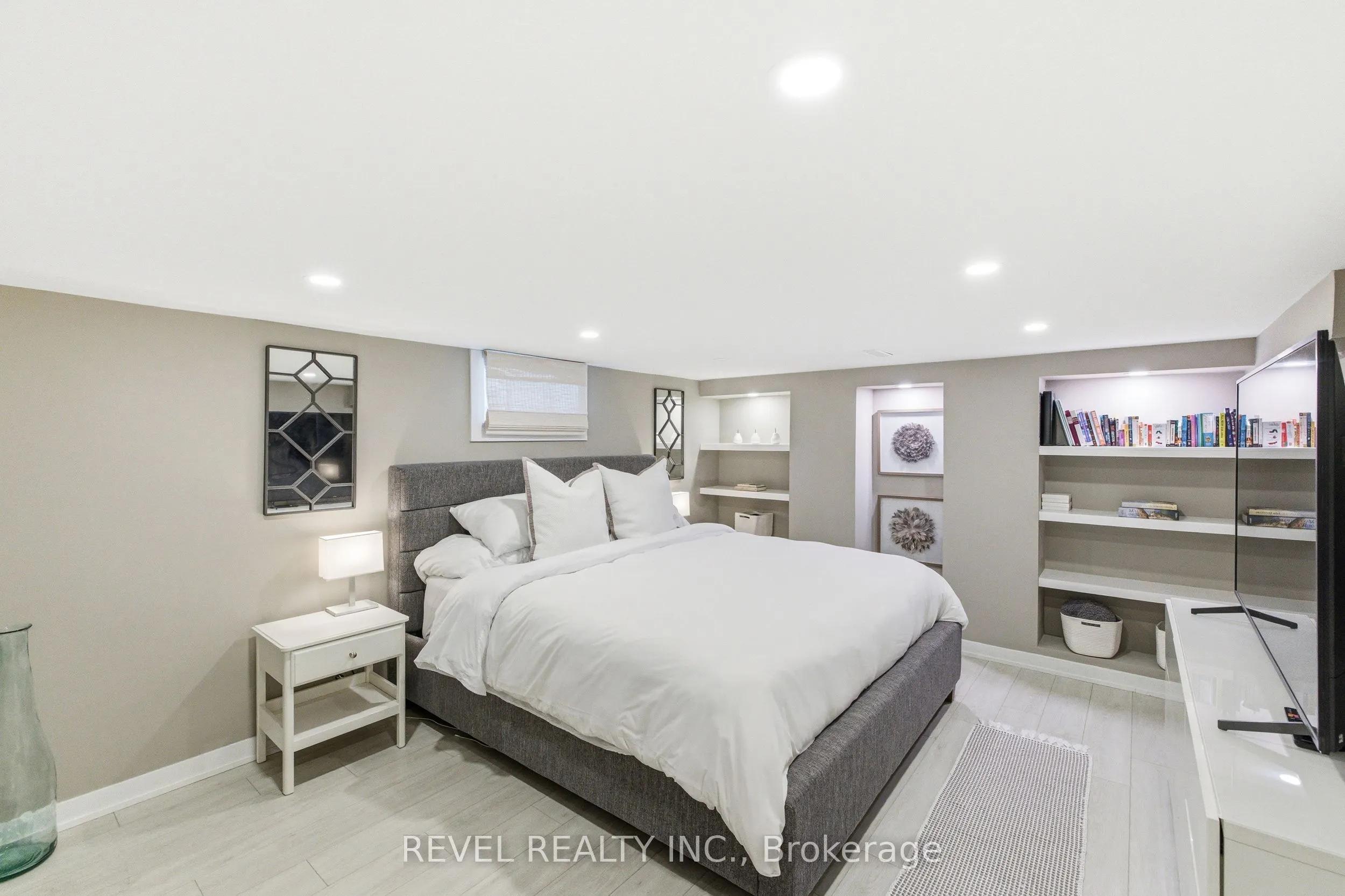 308 King Street E