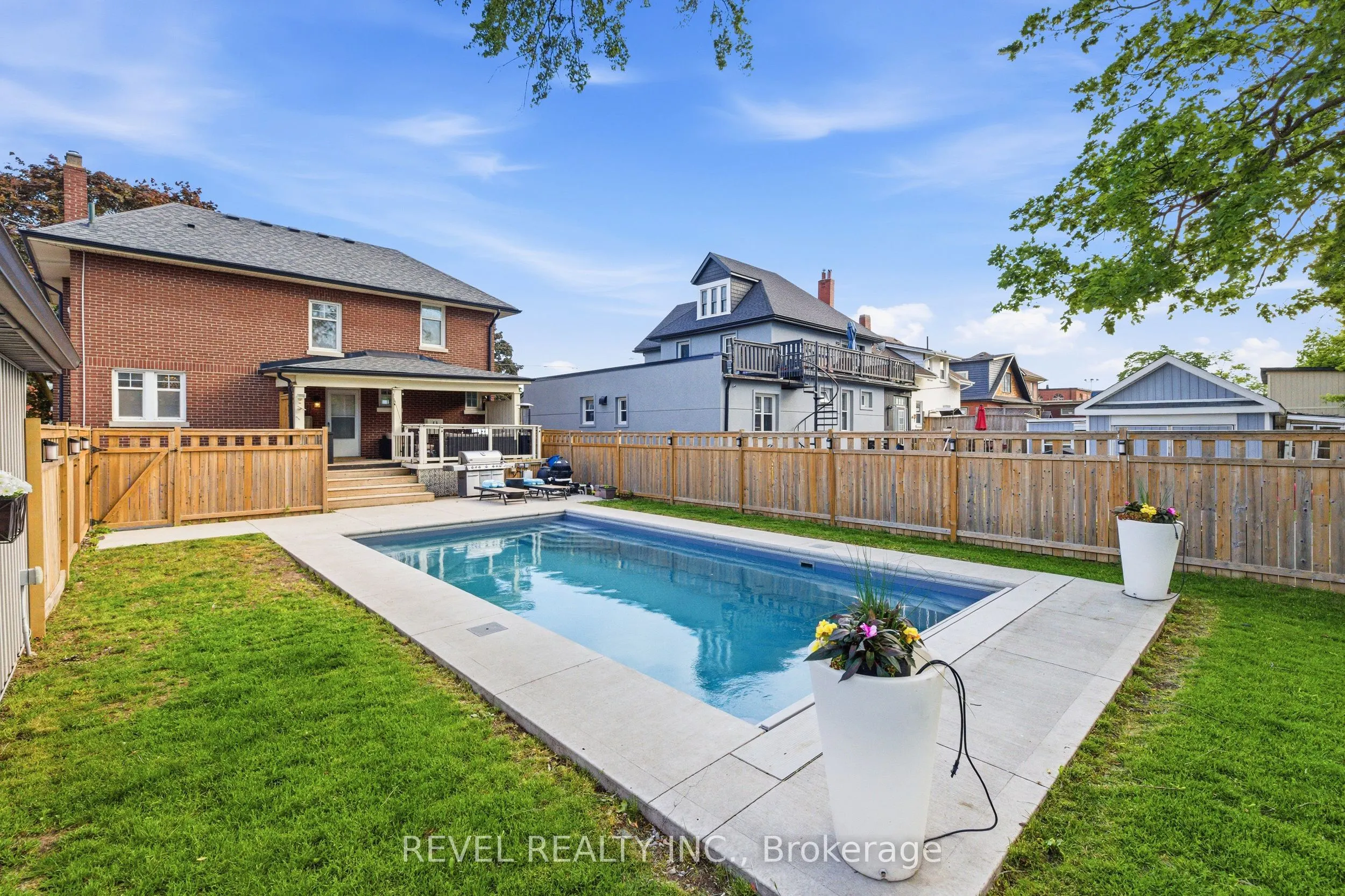 308 King Street E