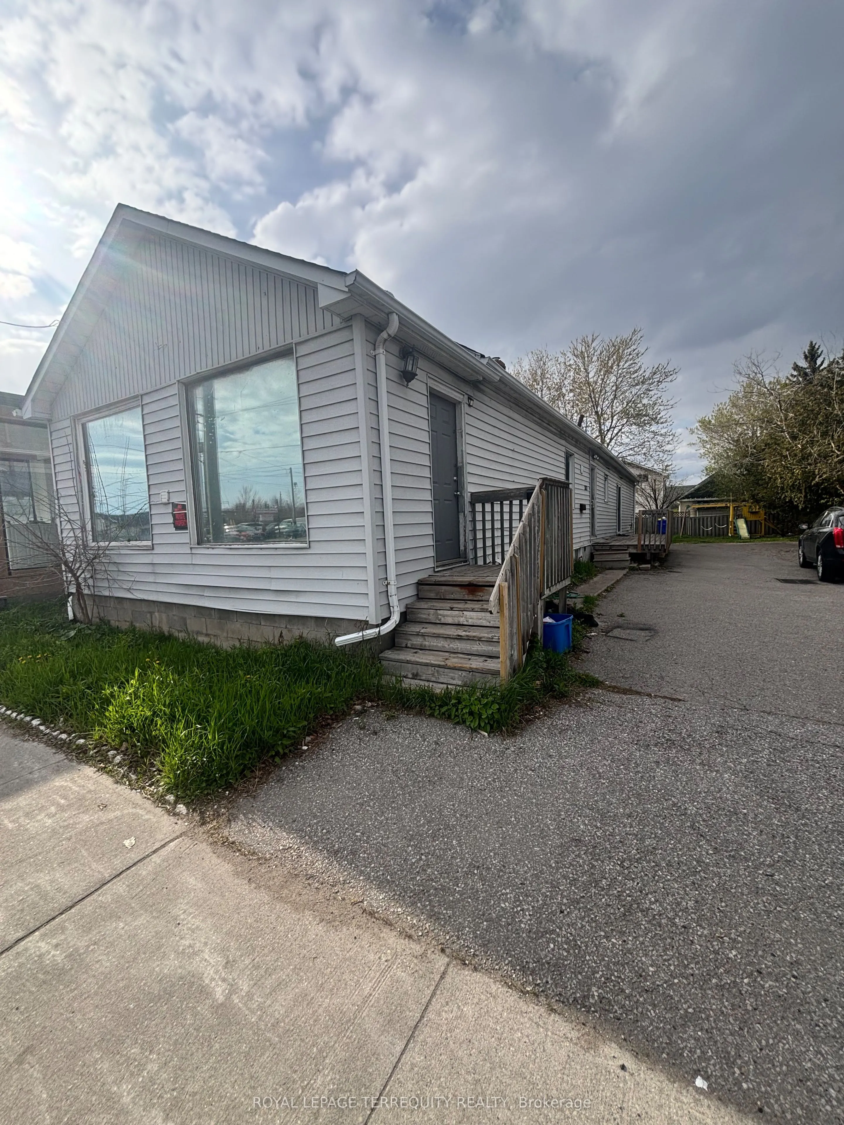 252 Bloor Street E