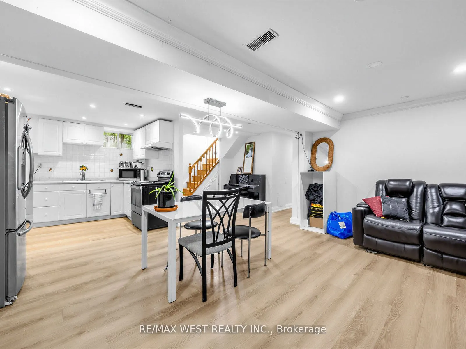 578 Bellamy Road N