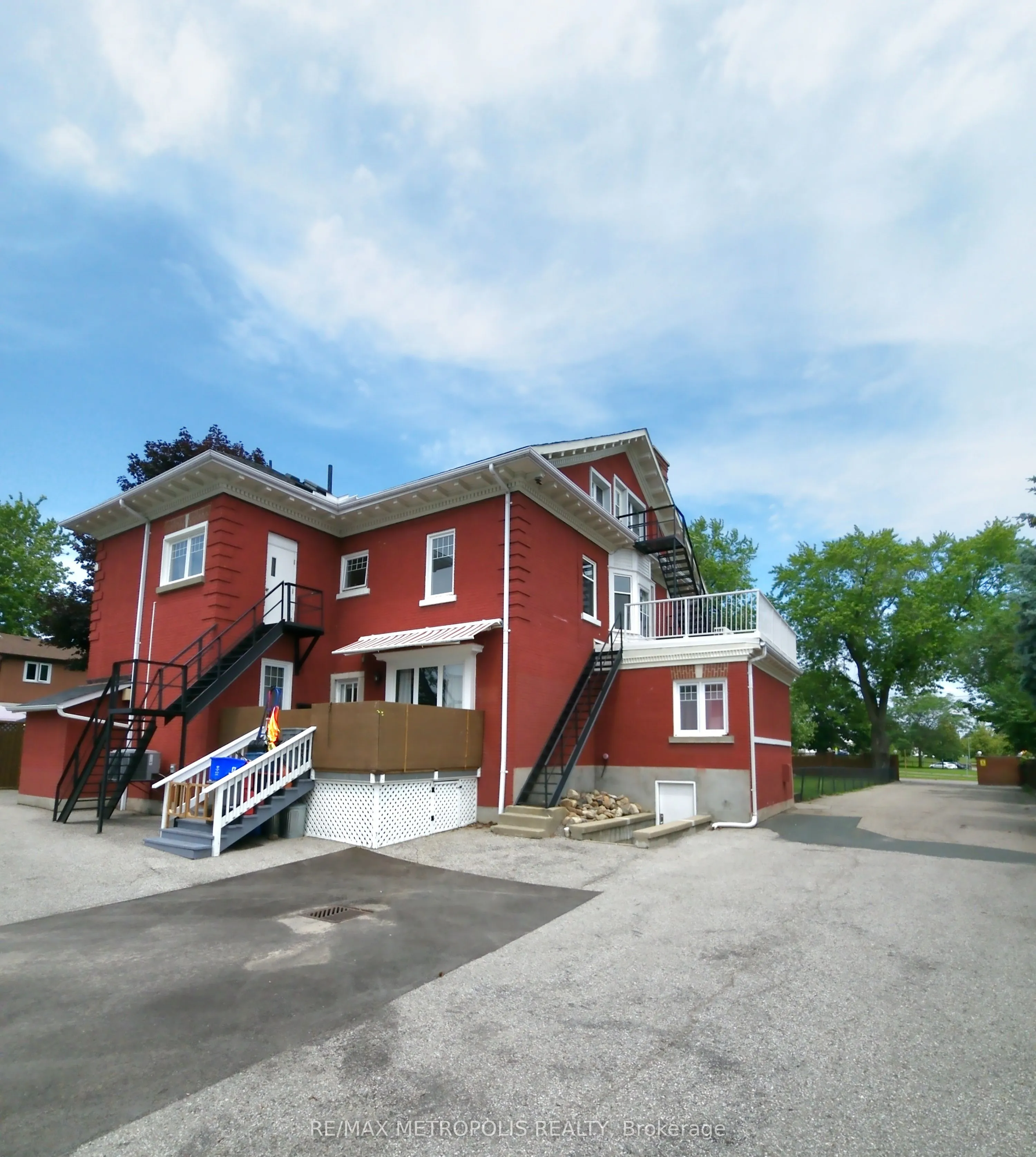 1110 Simcoe Street S #Upper #2