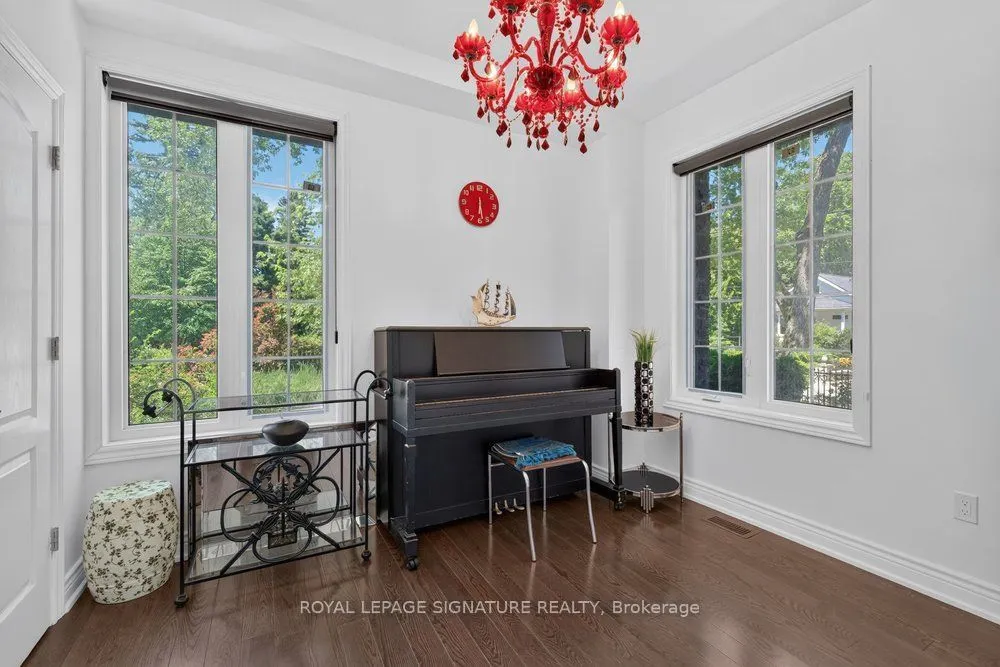 32 Cliffcrest Drive
