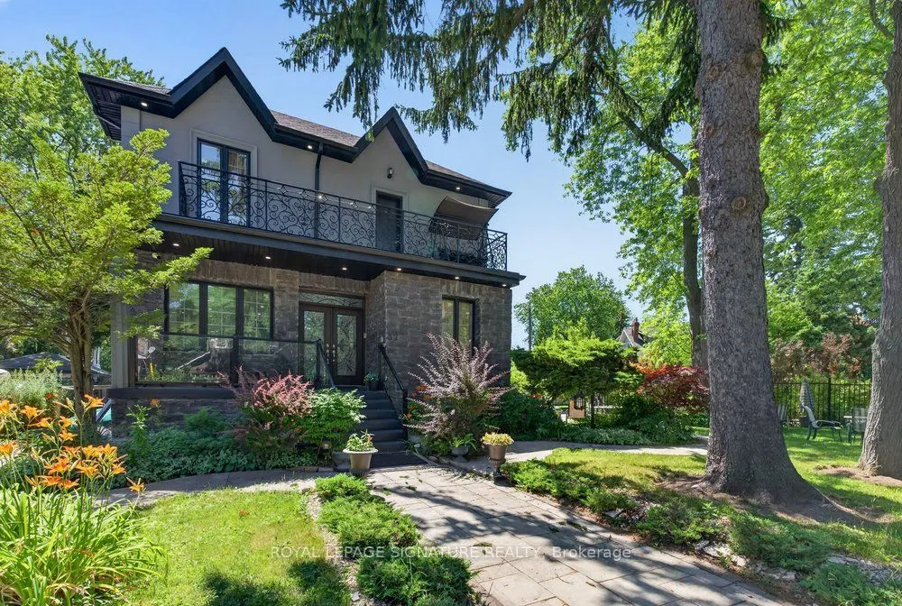 32 Cliffcrest Drive