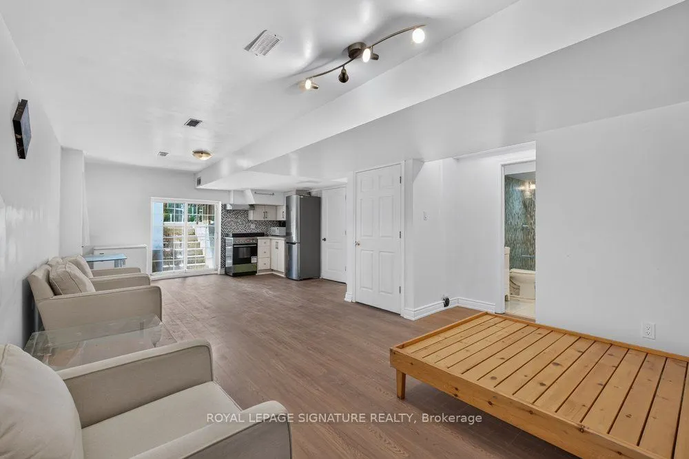 32 Cliffcrest Drive