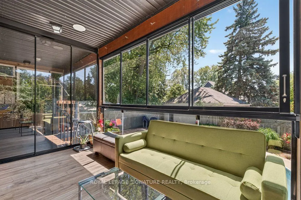 32 Cliffcrest Drive