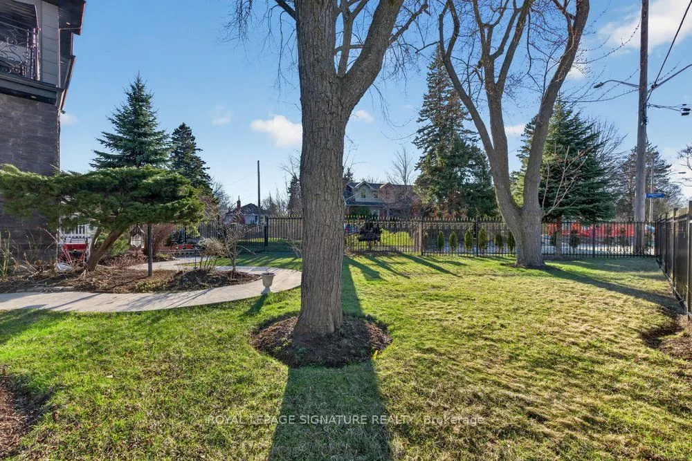 32 Cliffcrest Drive