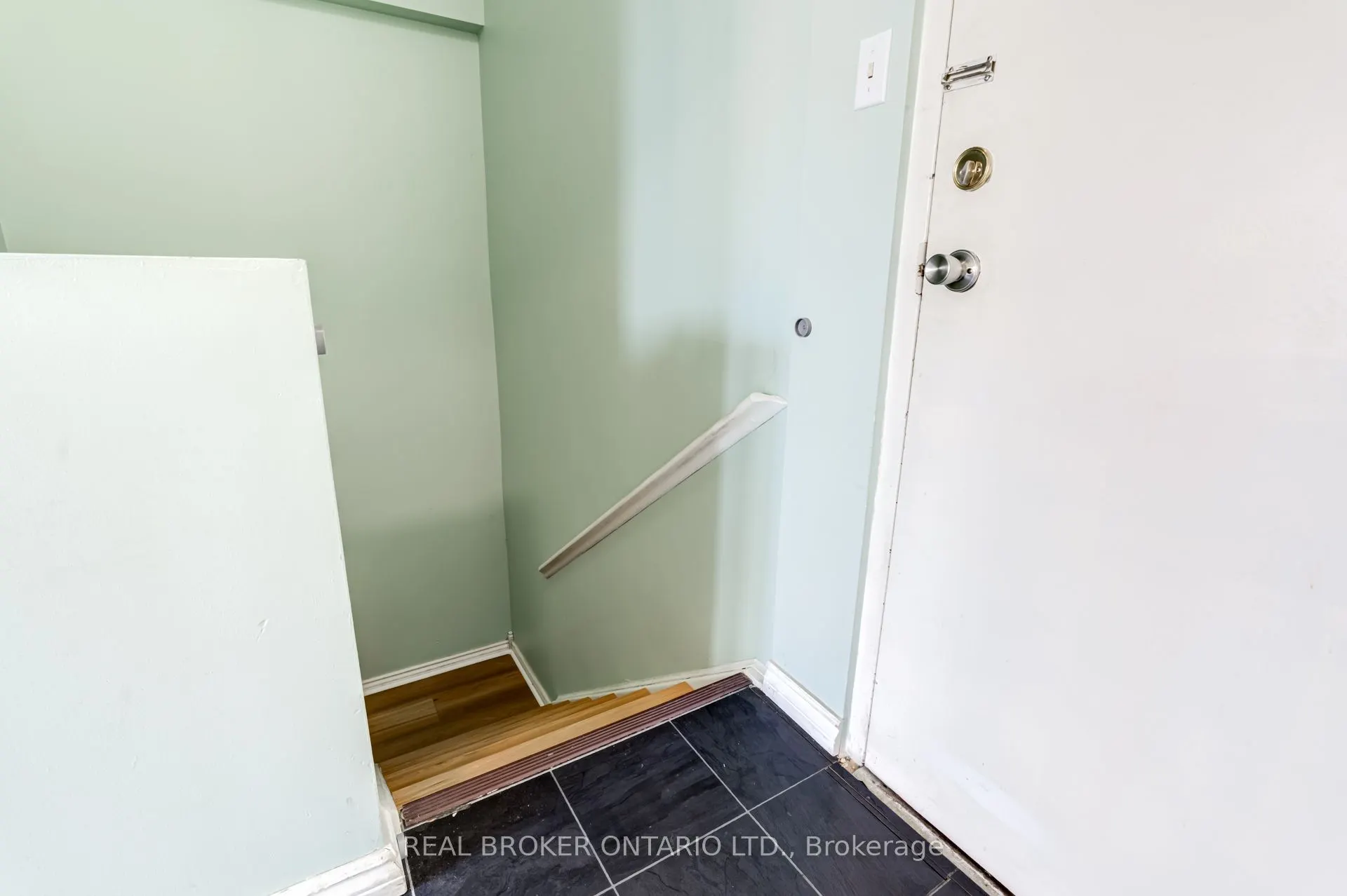 4060 Lawrence Avenue E #402