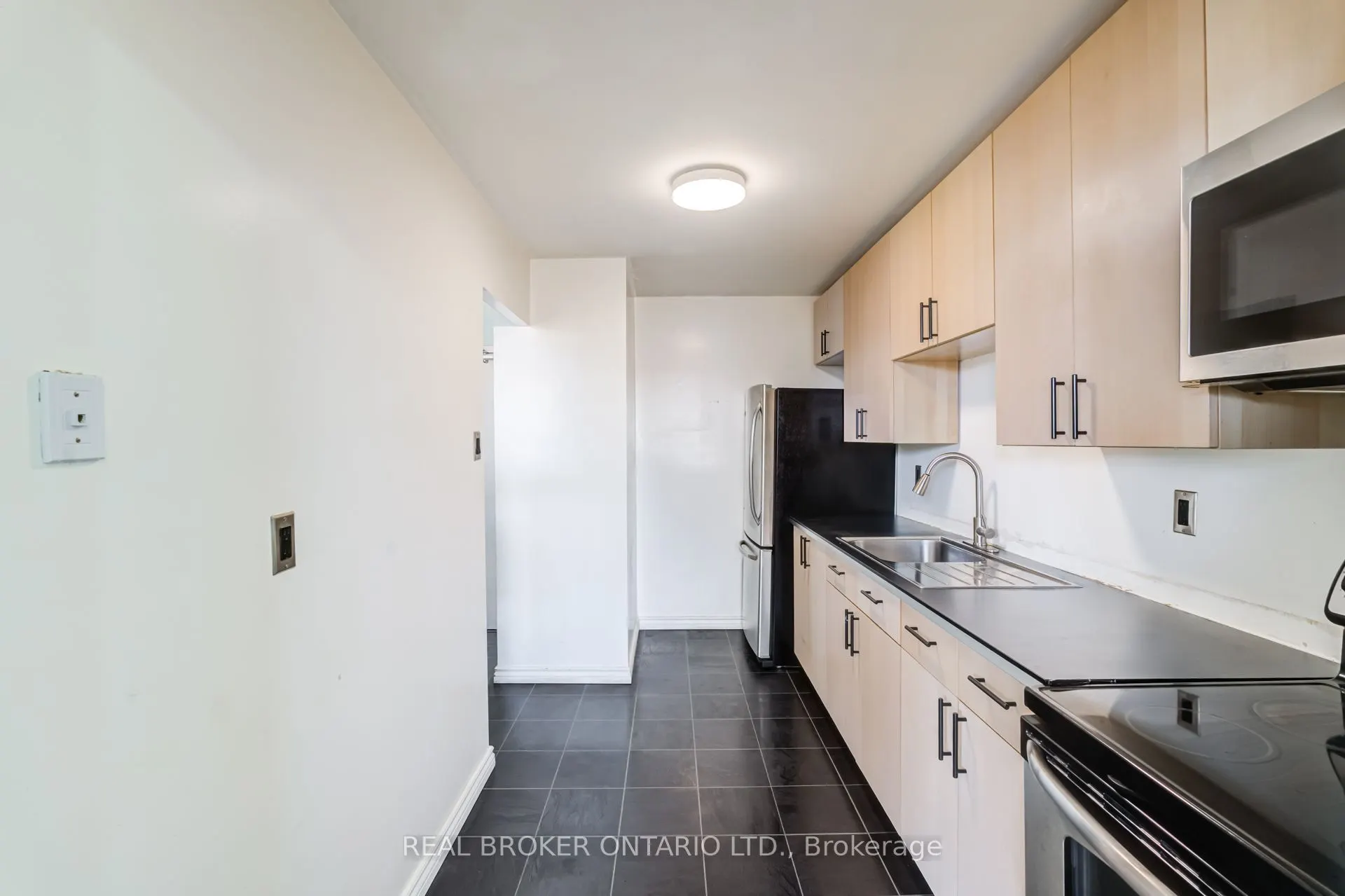 4060 Lawrence Avenue E #402