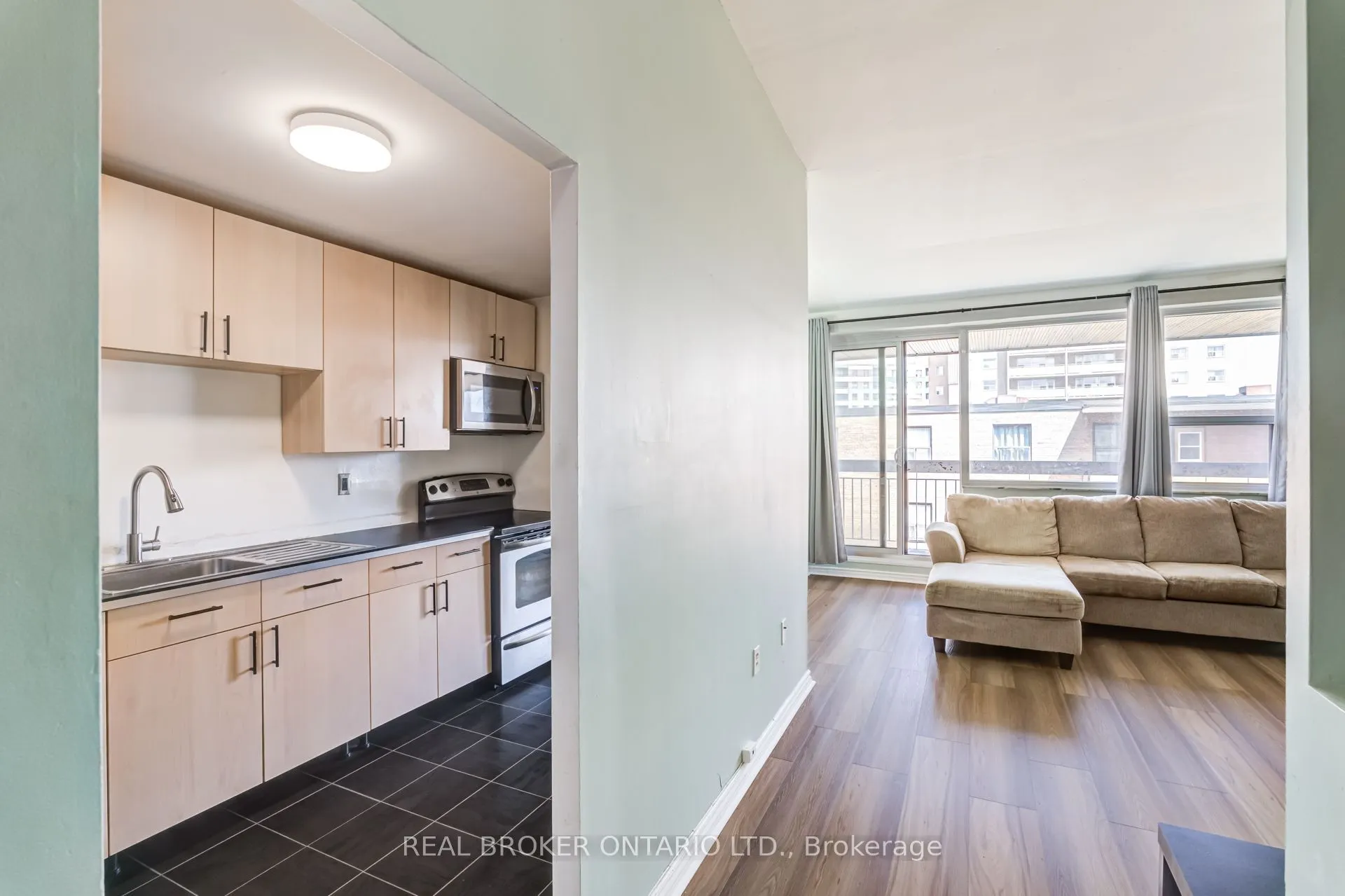 4060 Lawrence Avenue E #402