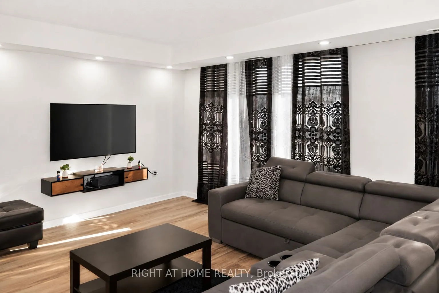757 Victoria Park Avenue #1501
