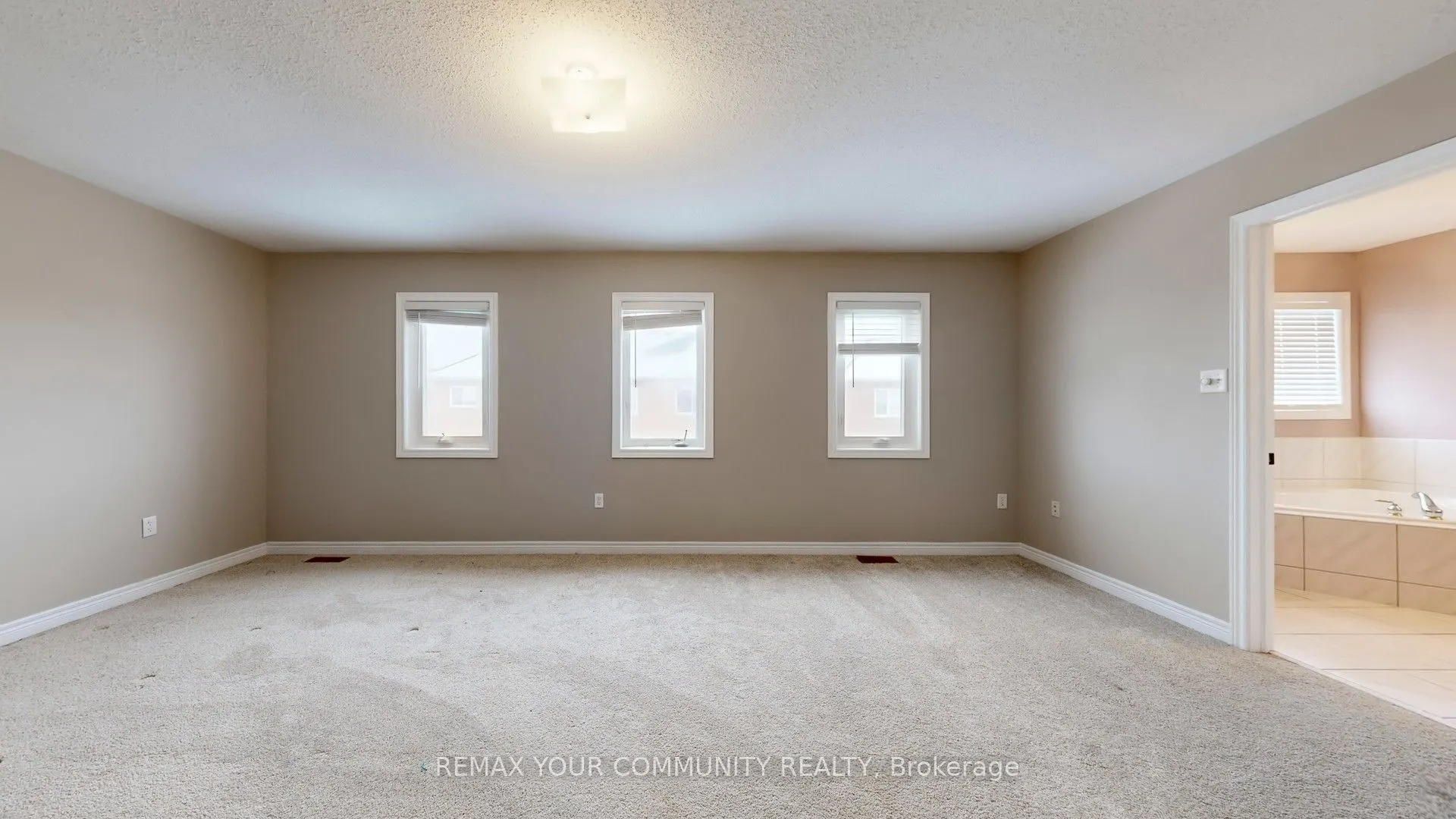 8 Westacott Avenue