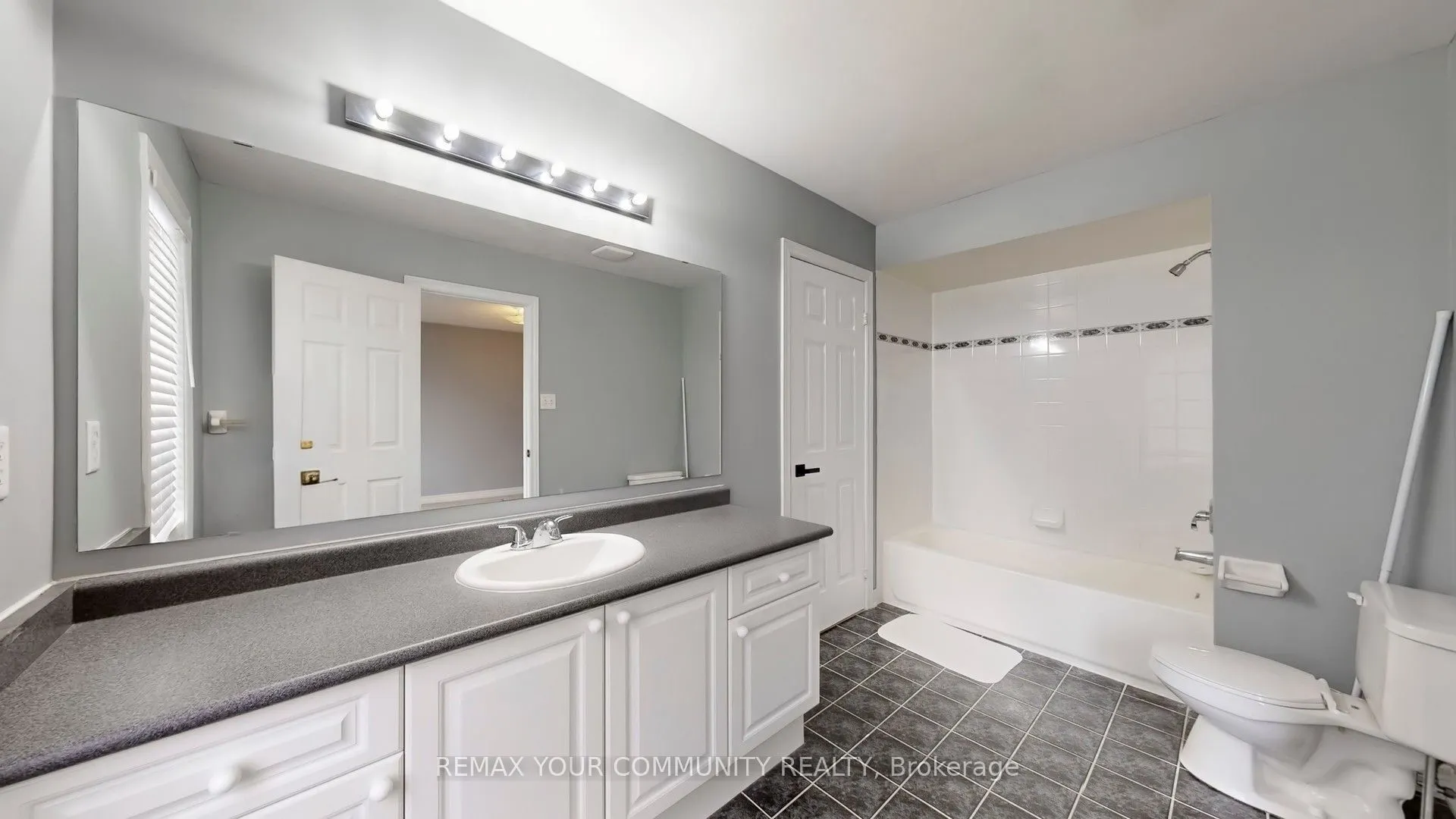 8 Westacott Avenue