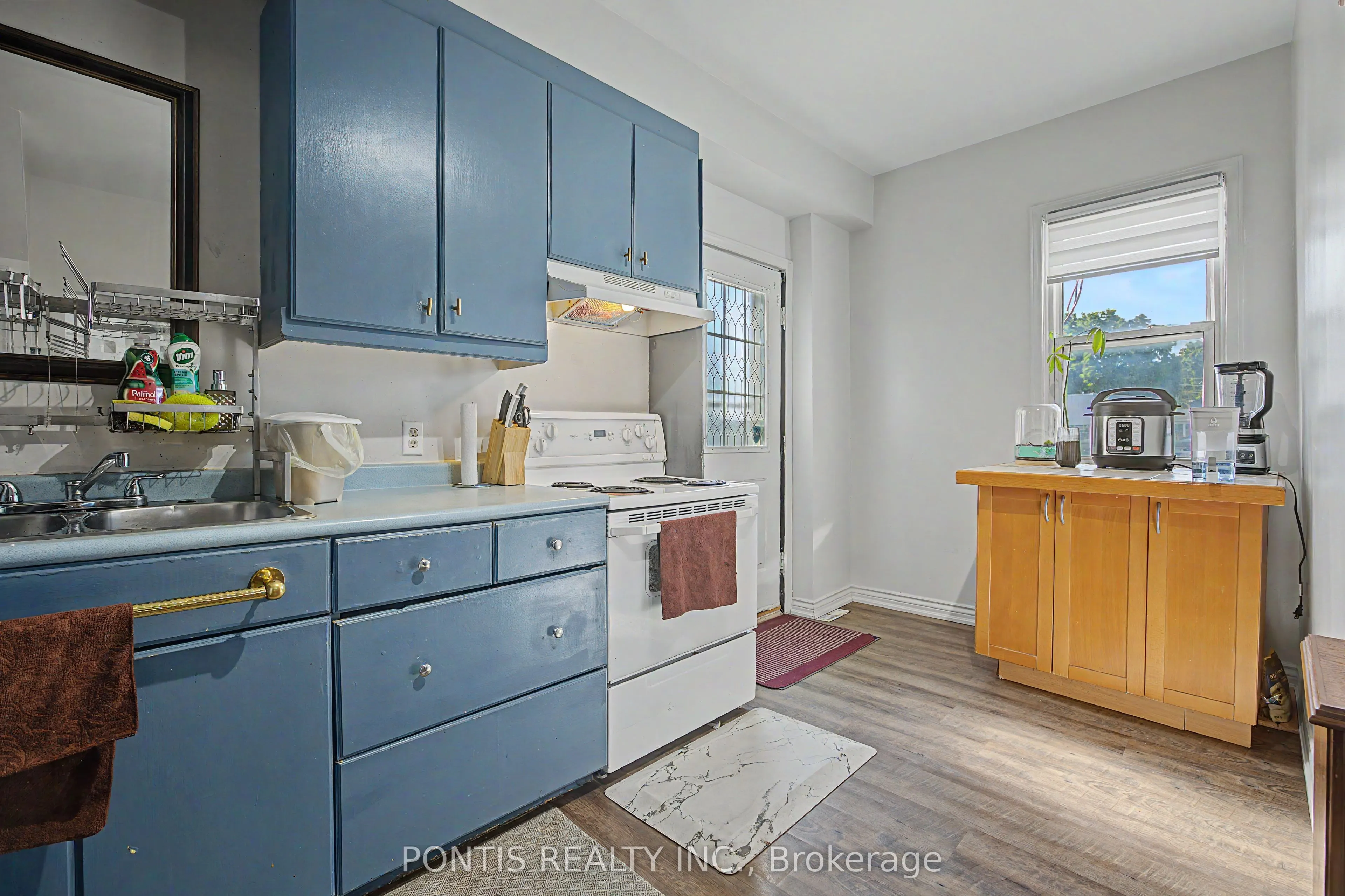2 Liberty Street S