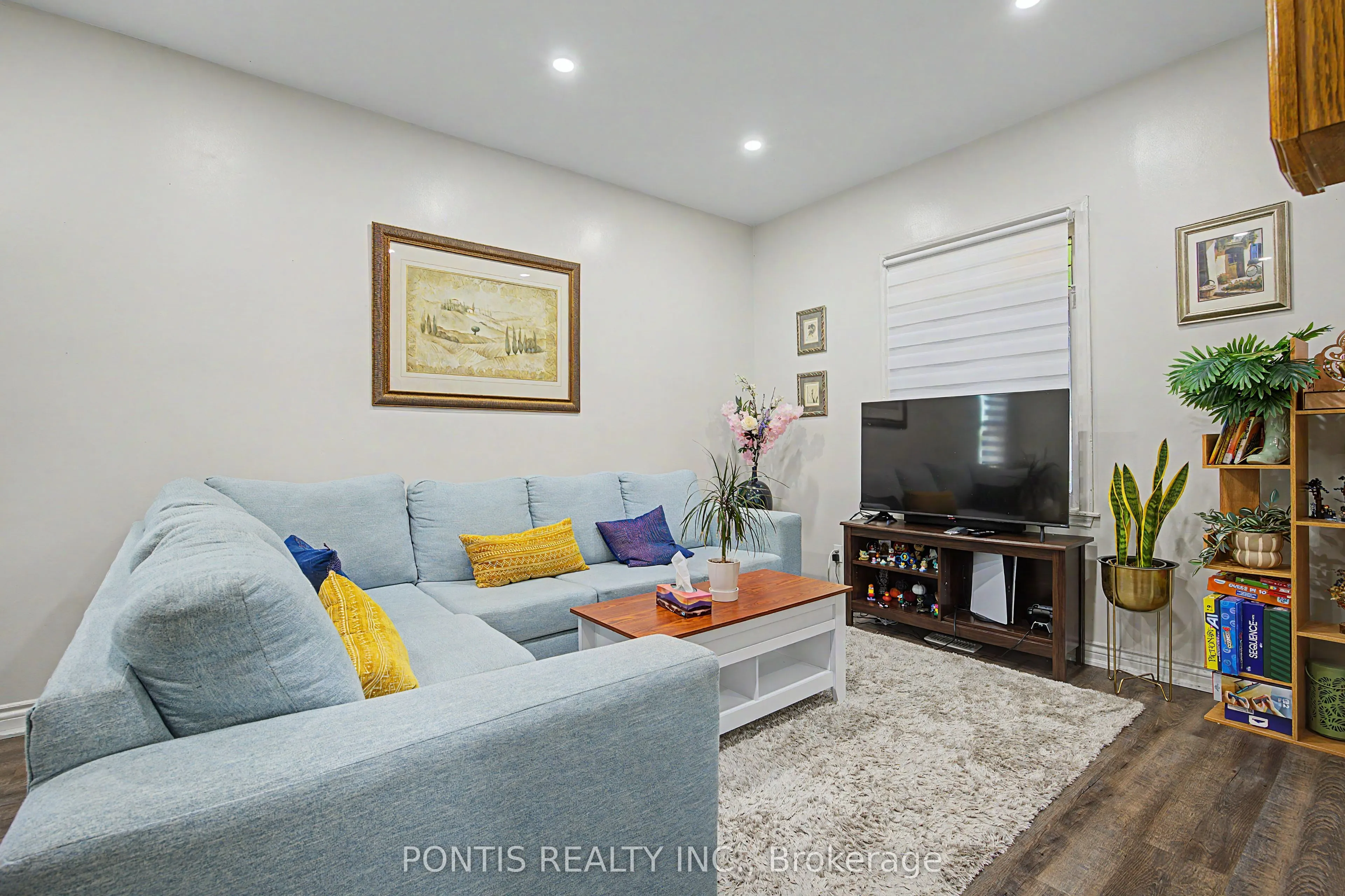 2 Liberty Street S