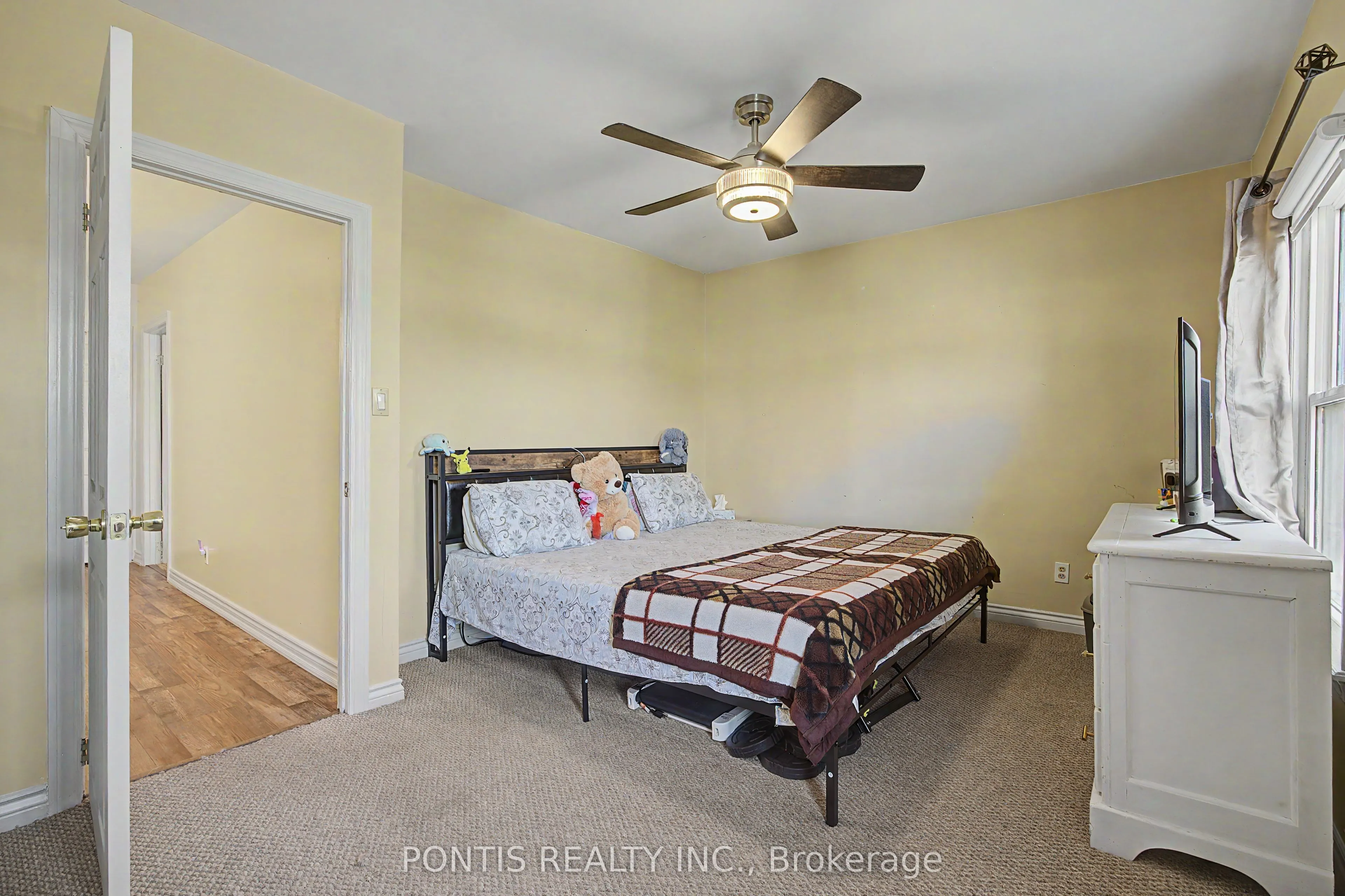 2 Liberty Street S