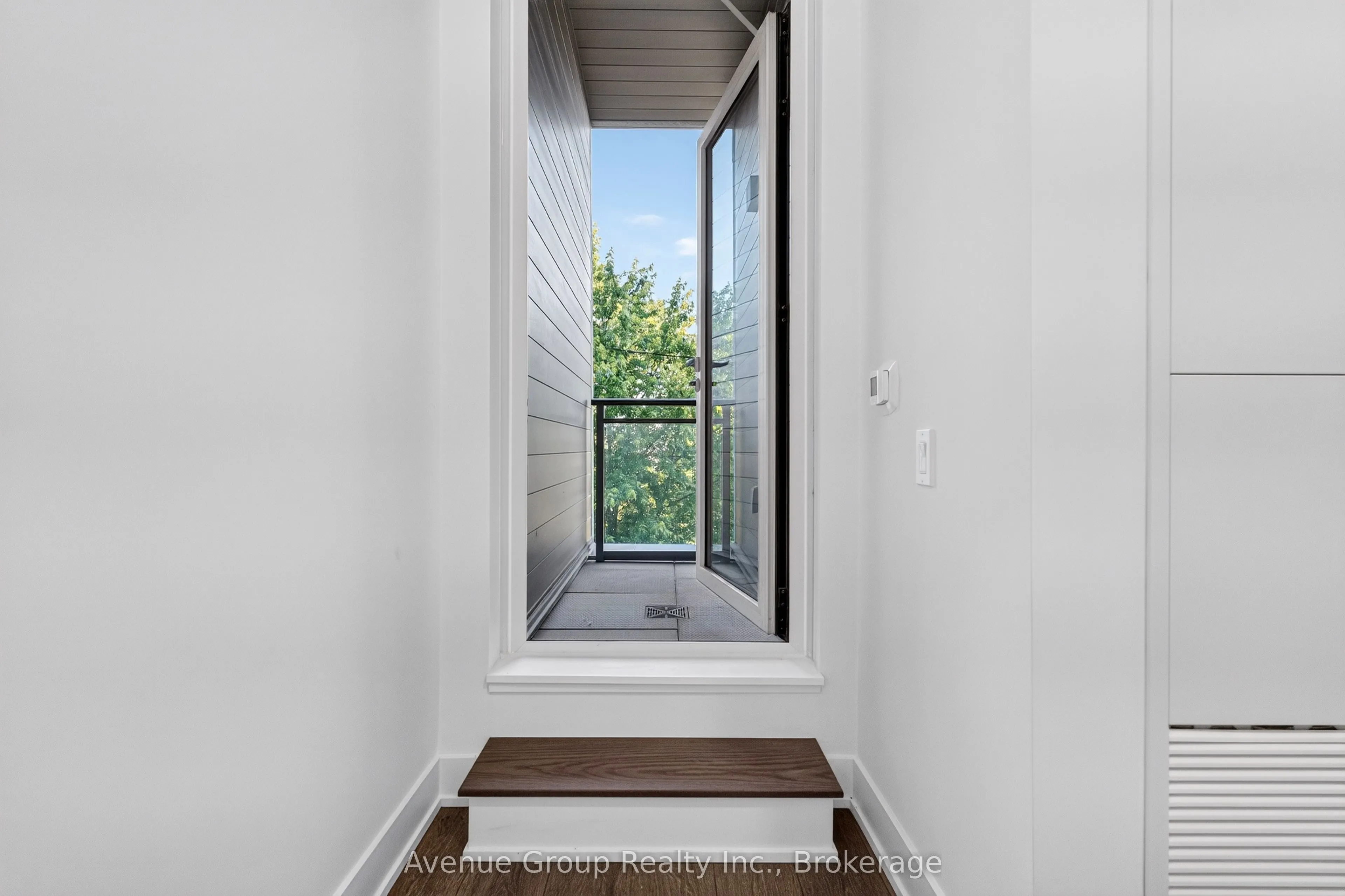 1285 Queen Street E #TH58