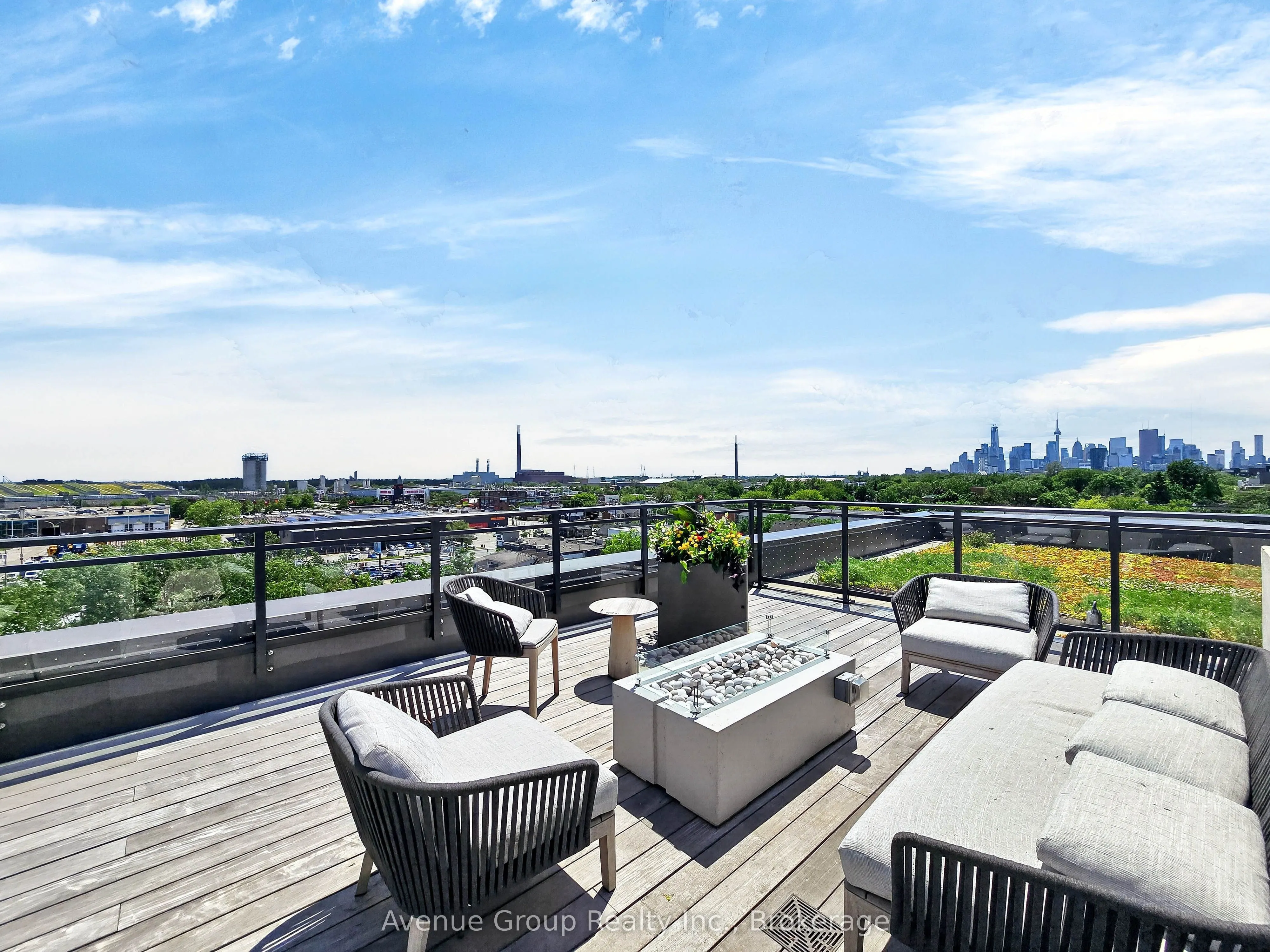 1285 Queen Street E #TH58