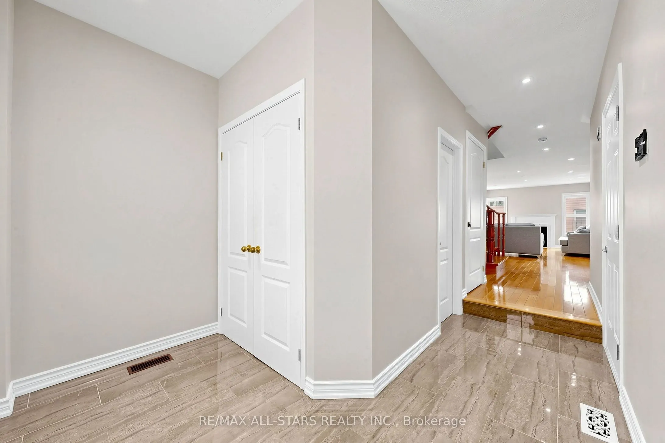 13 Boulderbrook Drive