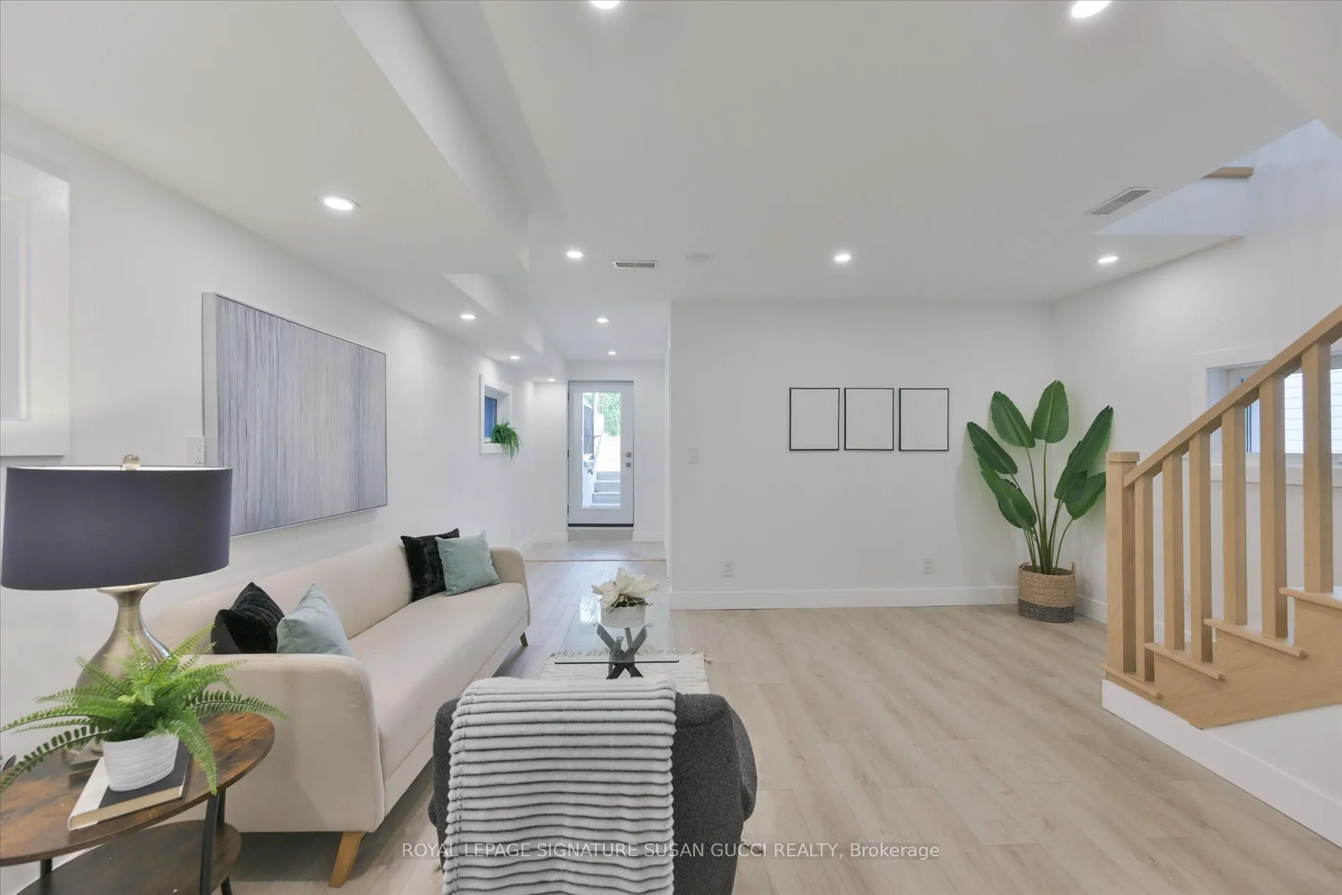 223 Queensdale Avenue