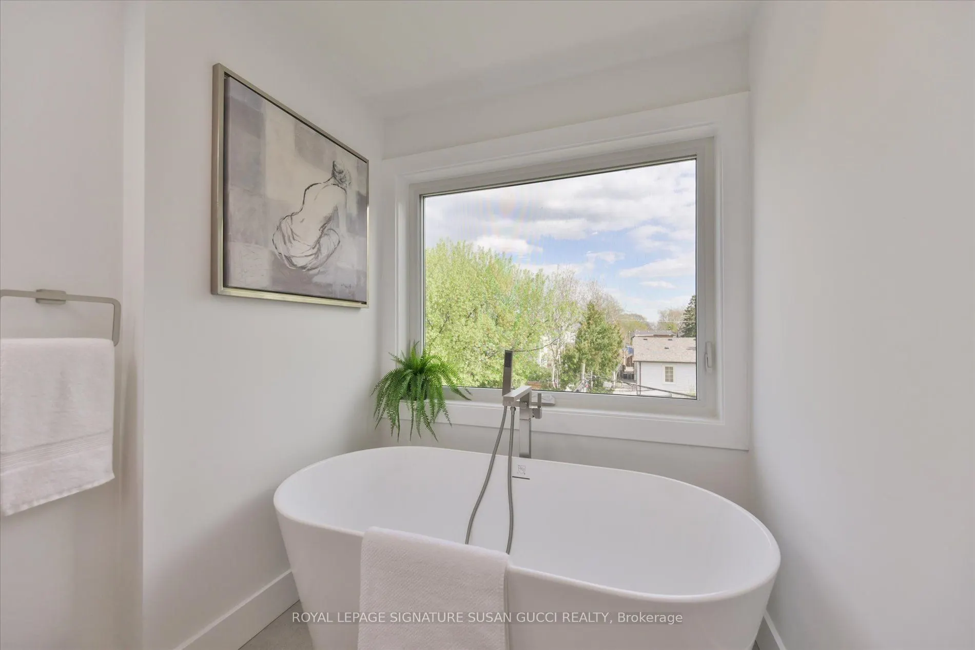 223 Queensdale Avenue