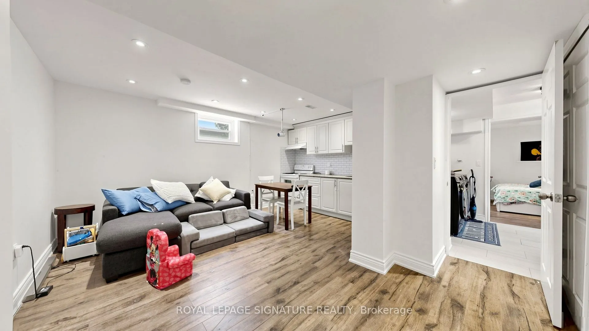 33 Neapolitan Drive