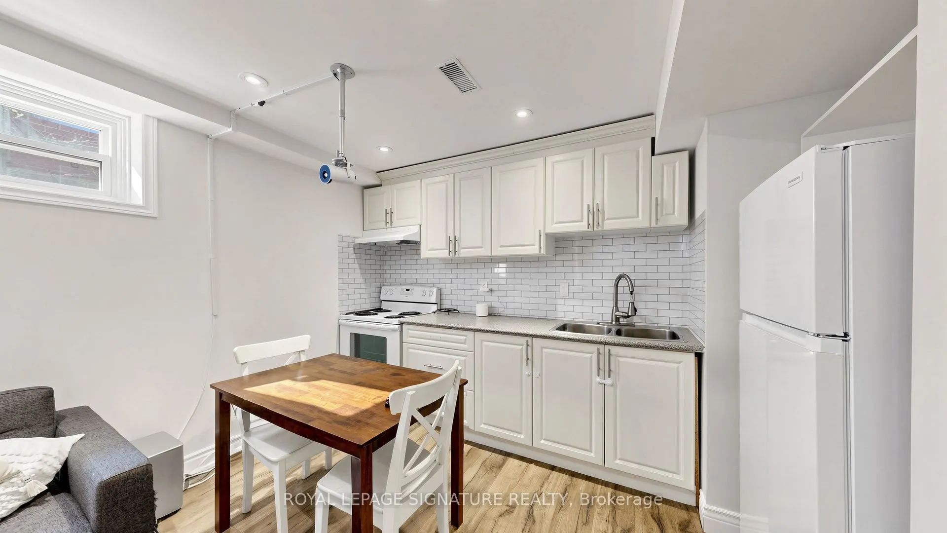 33 Neapolitan Drive