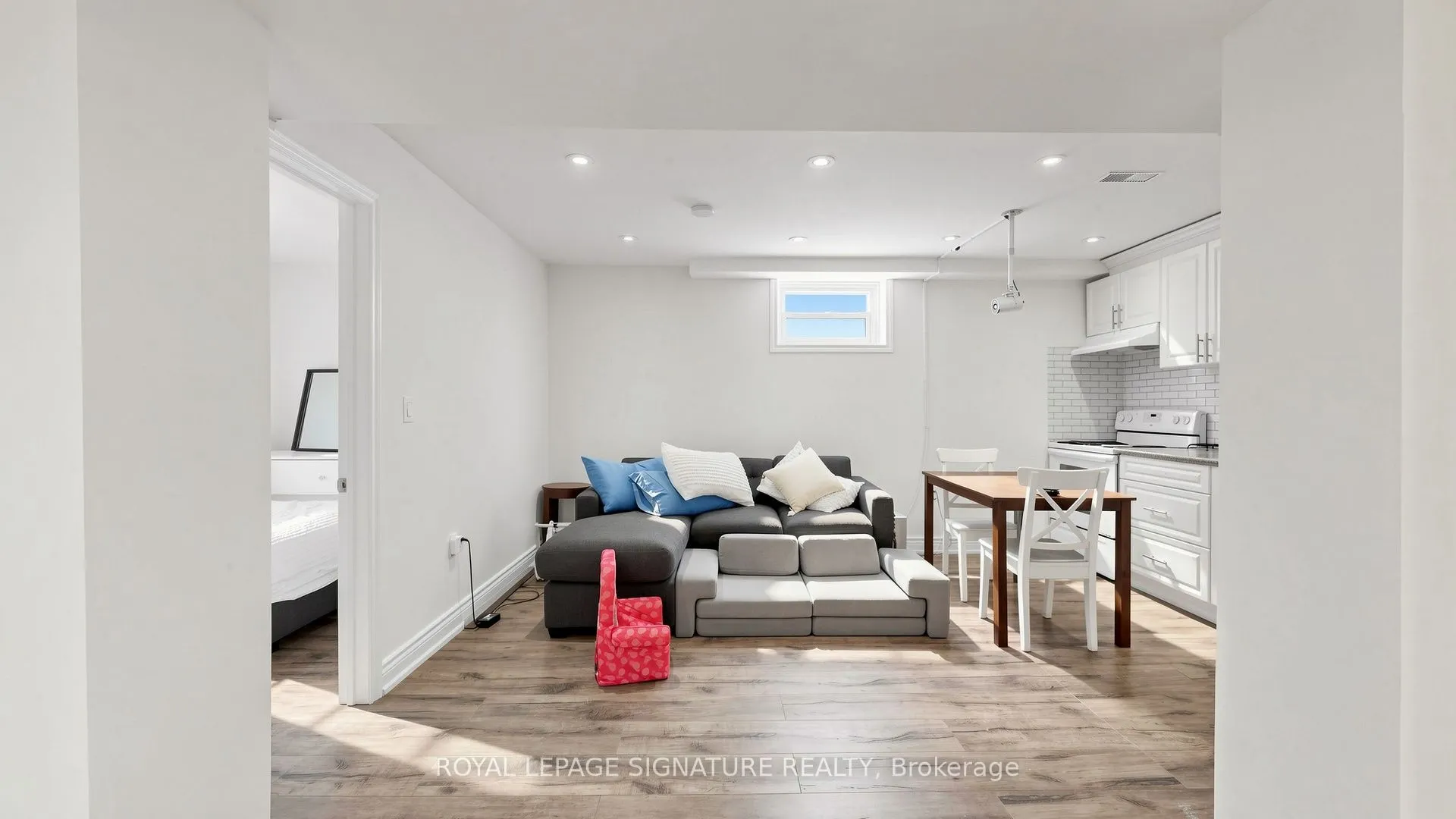 33 Neapolitan Drive