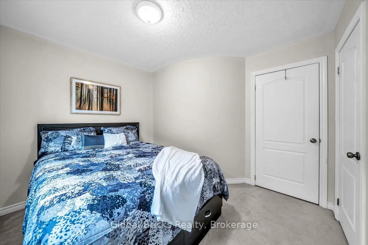 47 Holyrod Drive