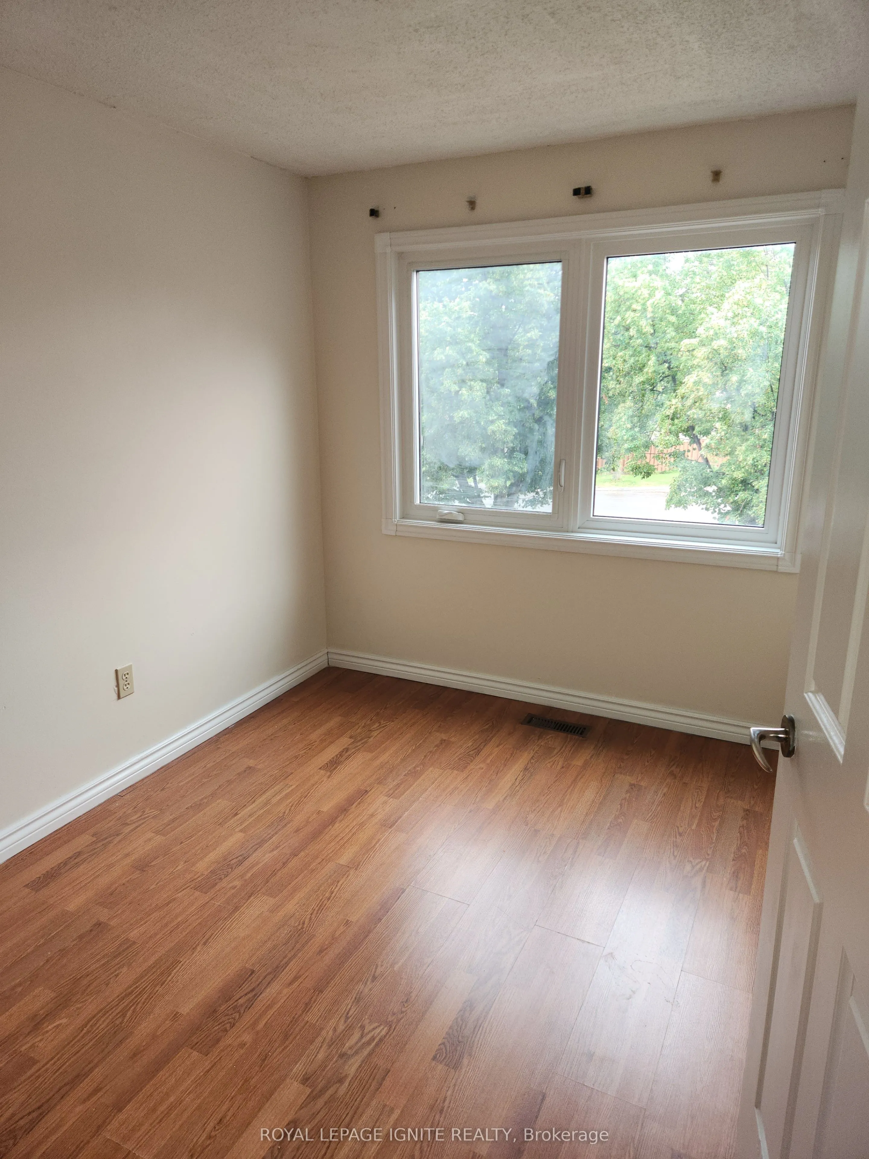 33 Lysander Court