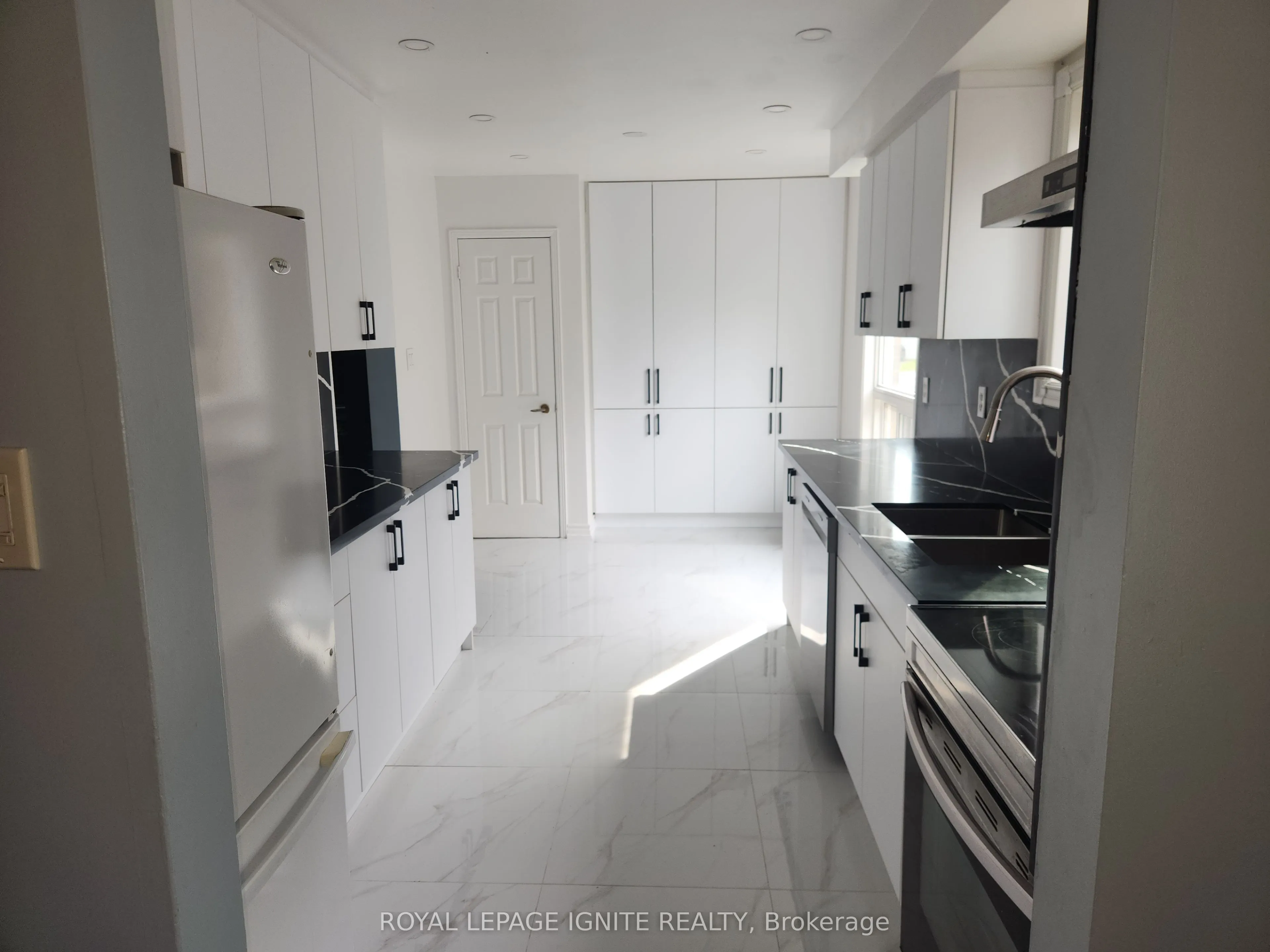 33 Lysander Court