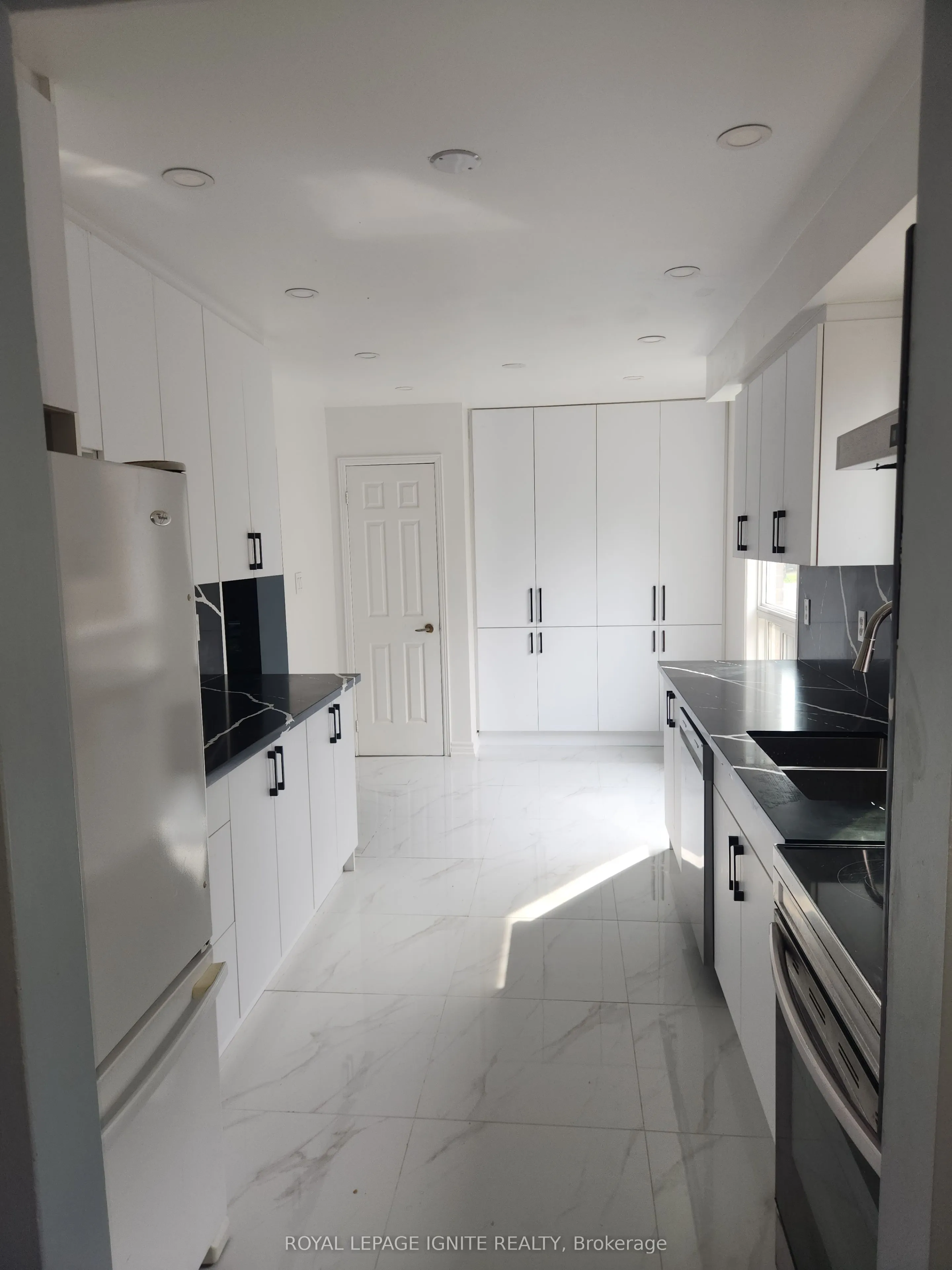 33 Lysander Court
