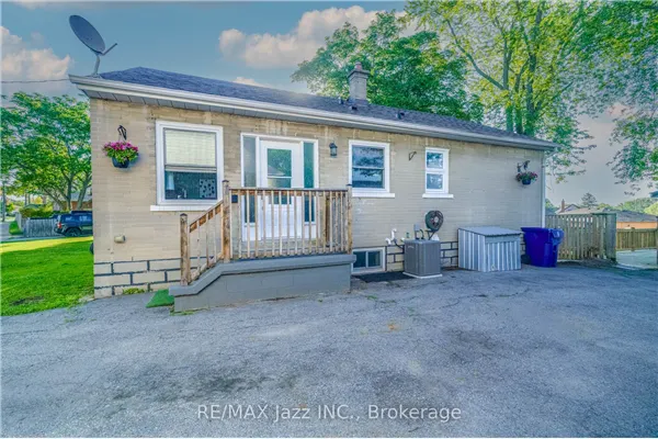 81 Wellington Avenue W