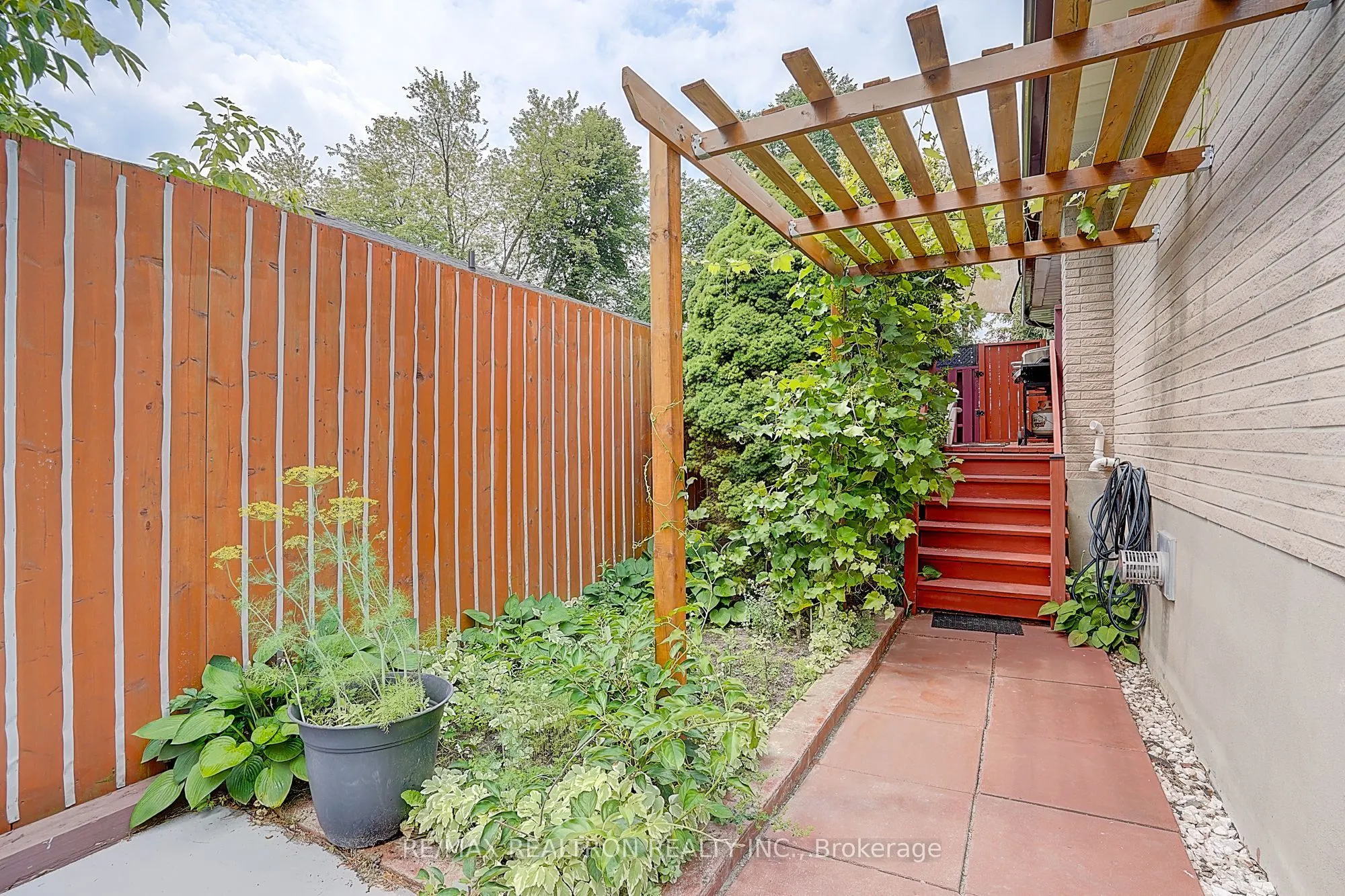 583 Pinewood Street
