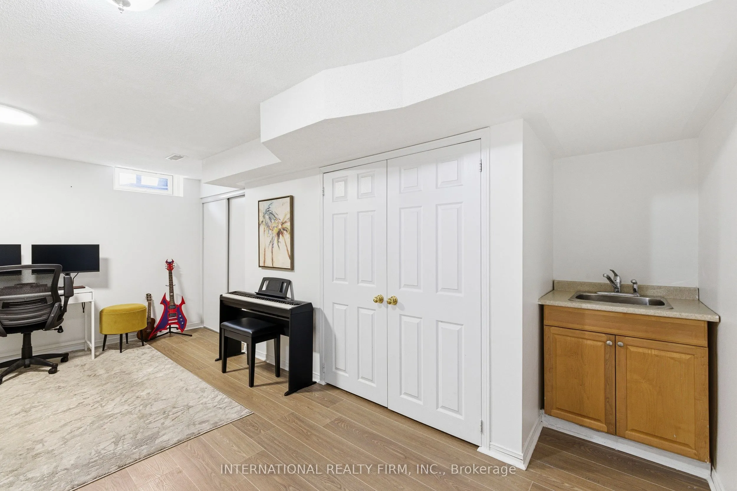 35 Ventura Lane
