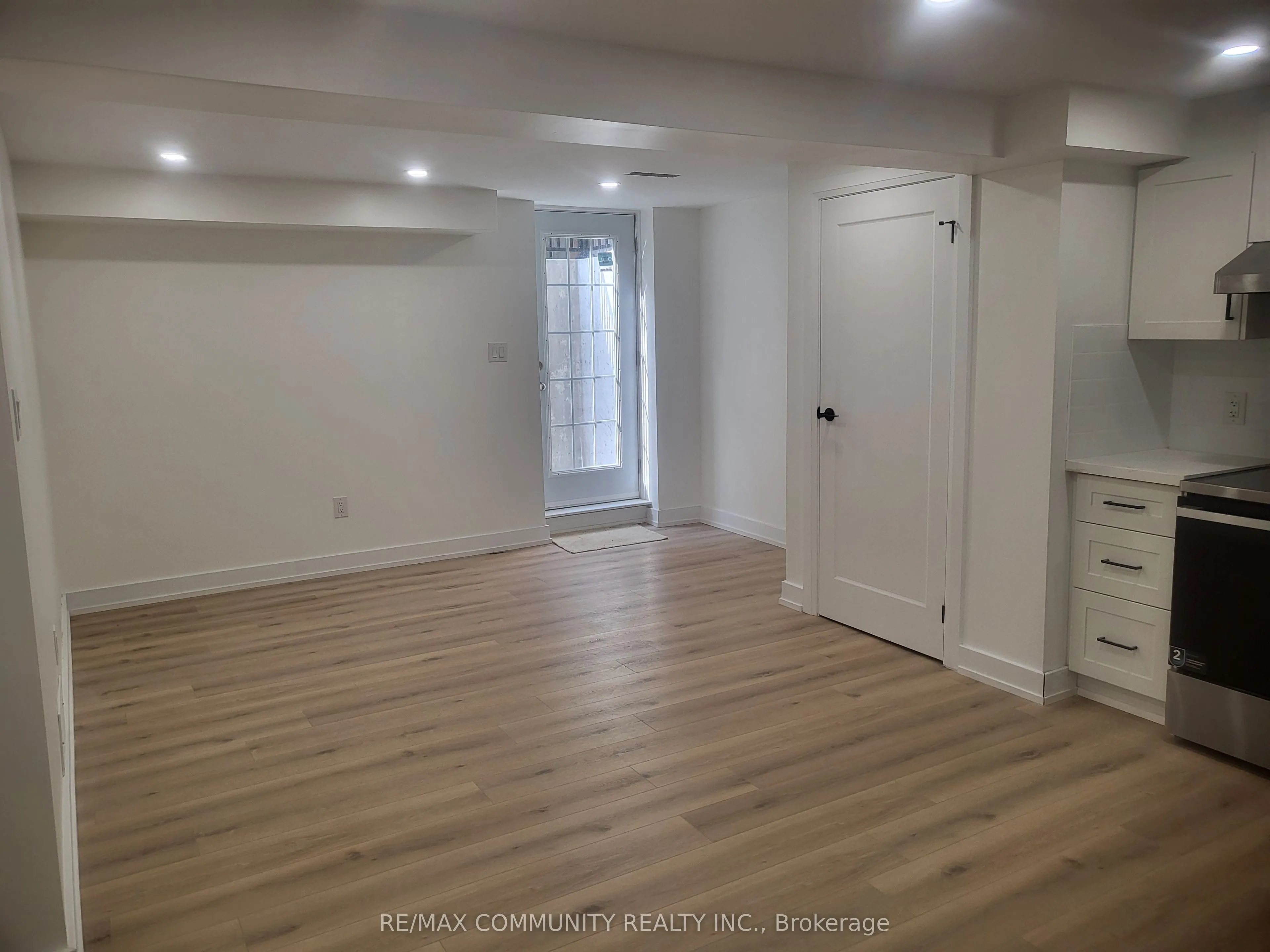 609 Amberwood Crescent #Basement