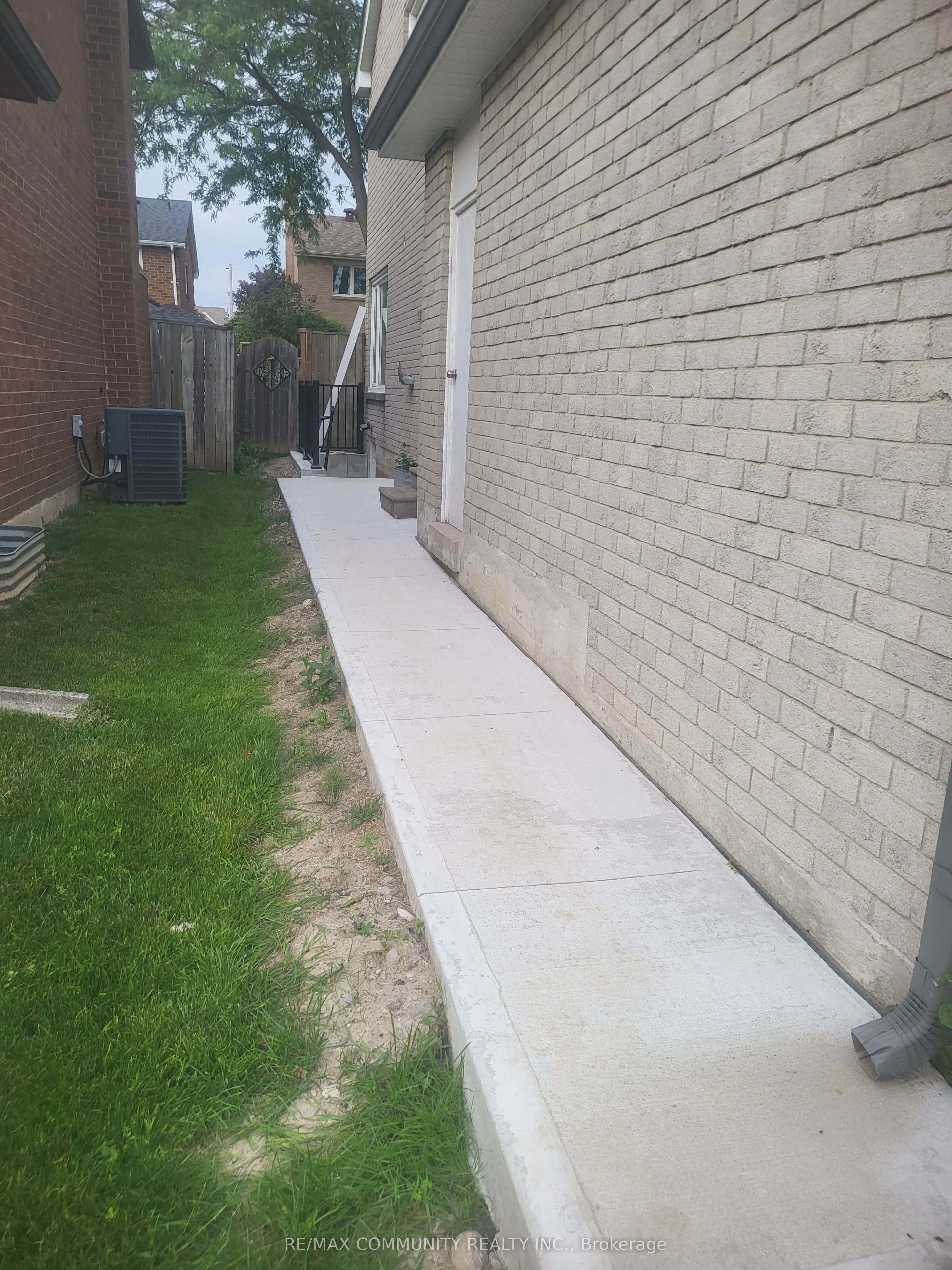 609 Amberwood Crescent #Basement