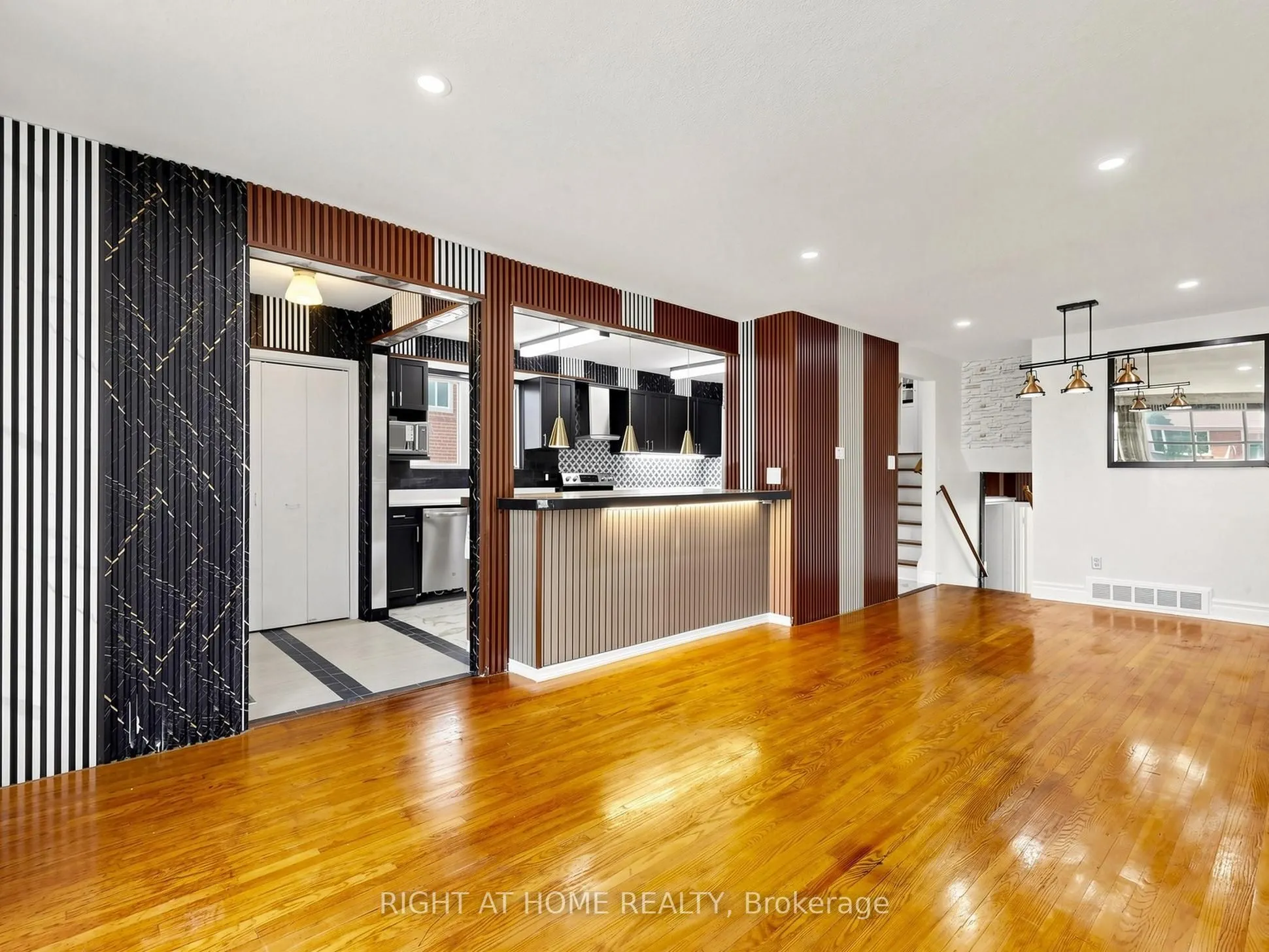 65 Darlingside Drive