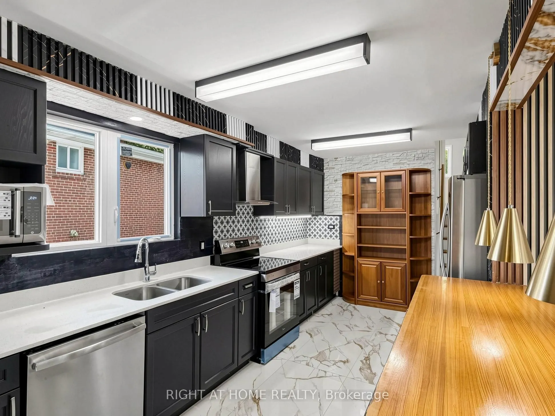 65 Darlingside Drive