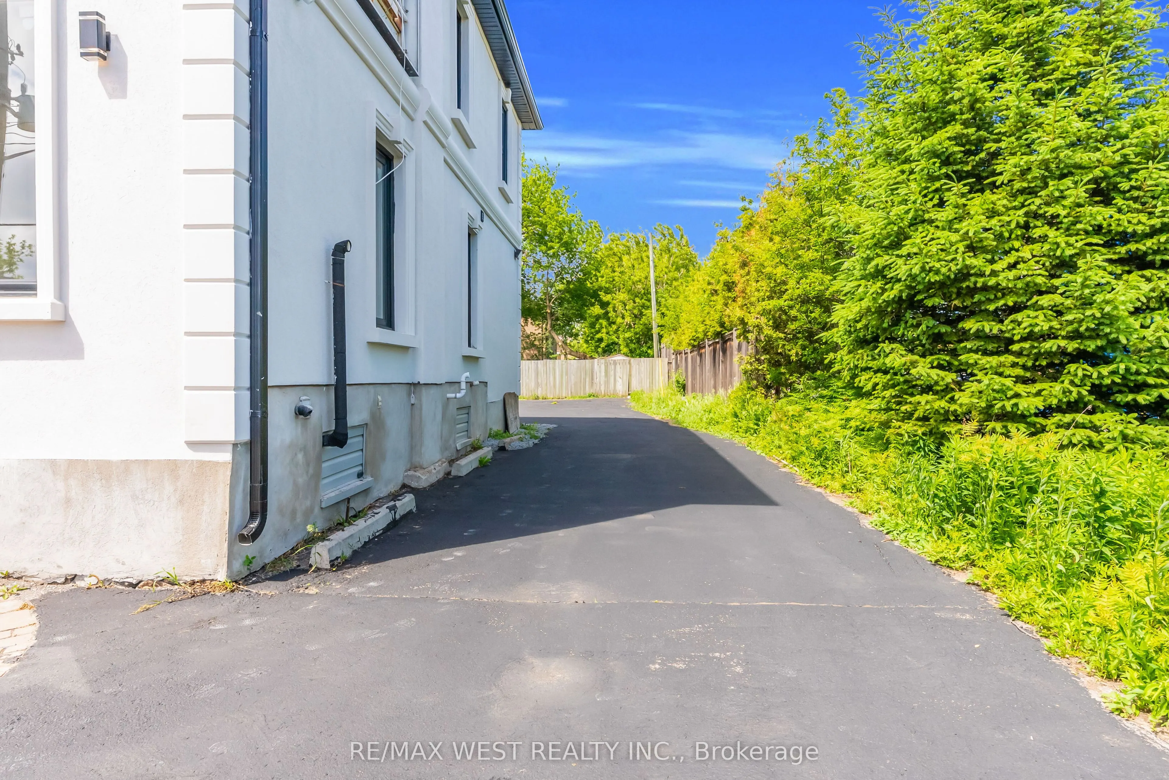 36 Park Road S