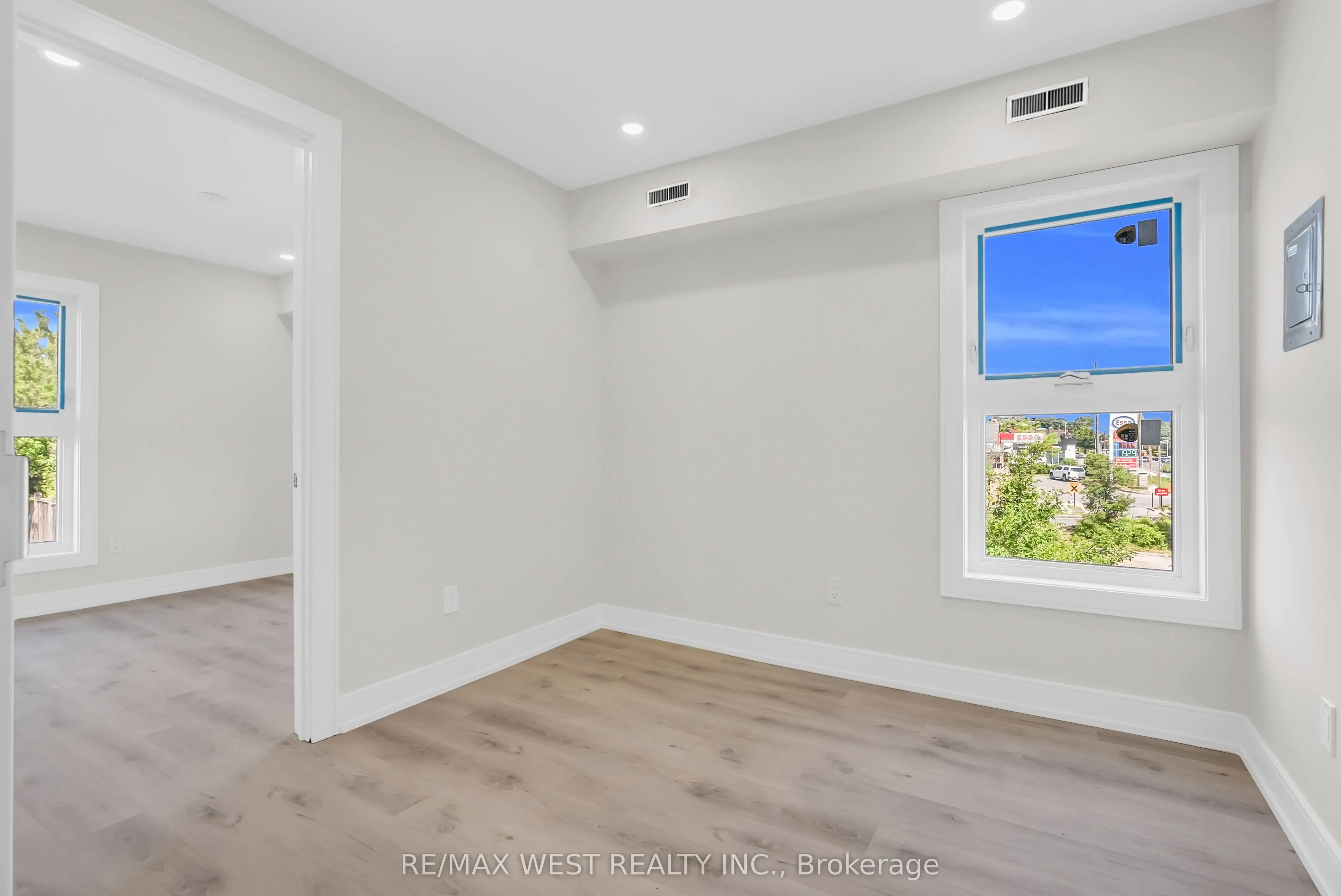 36 Park Road S