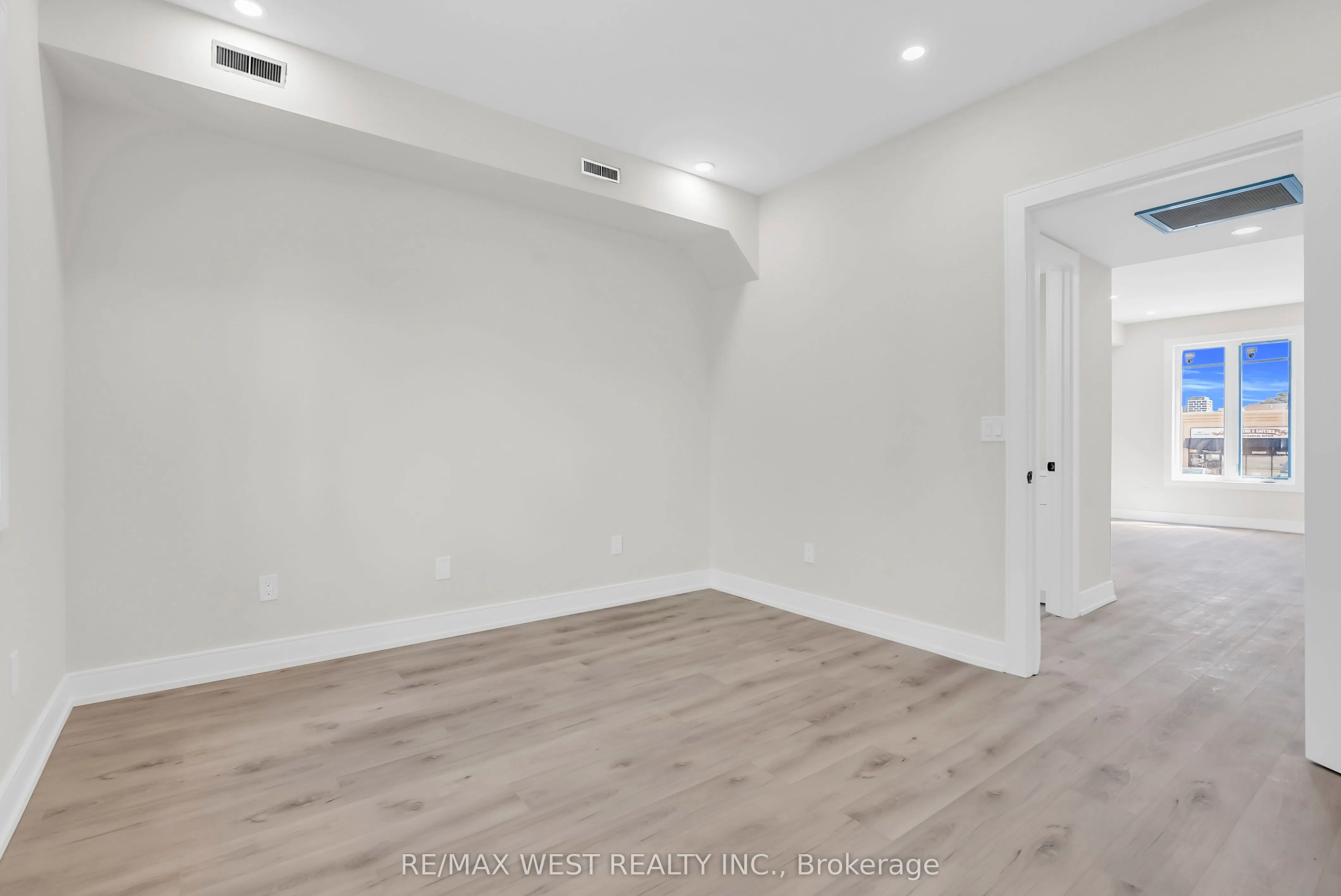 36 Park Road S