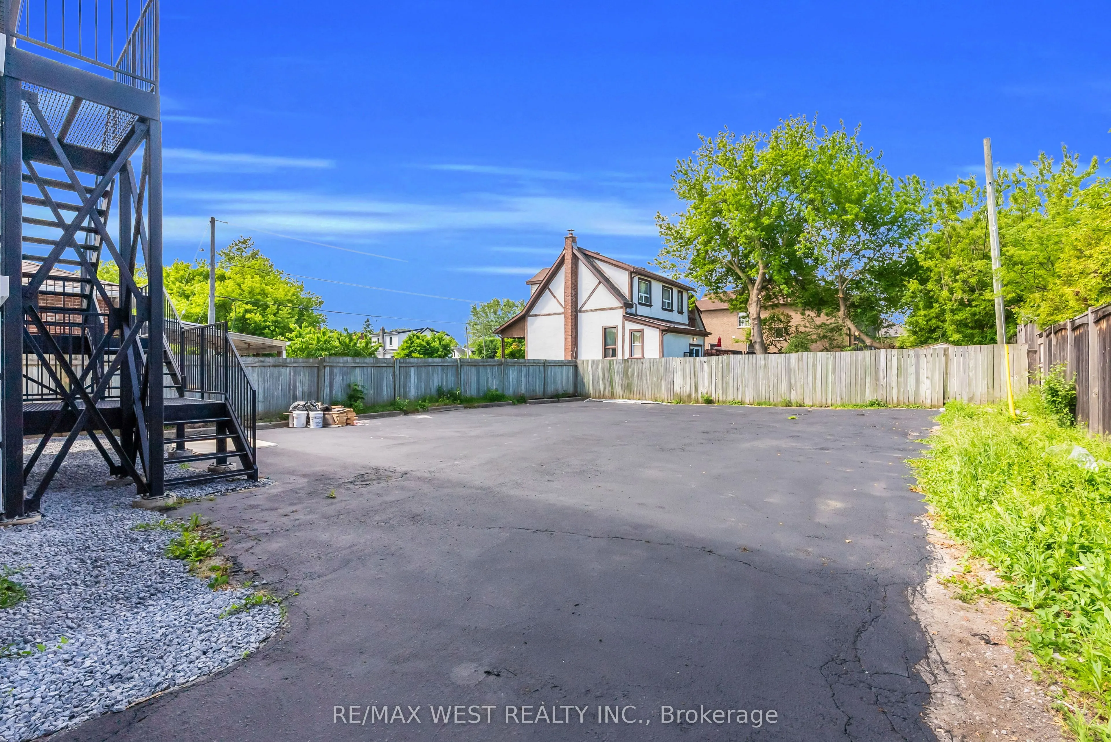 36 Park Road S
