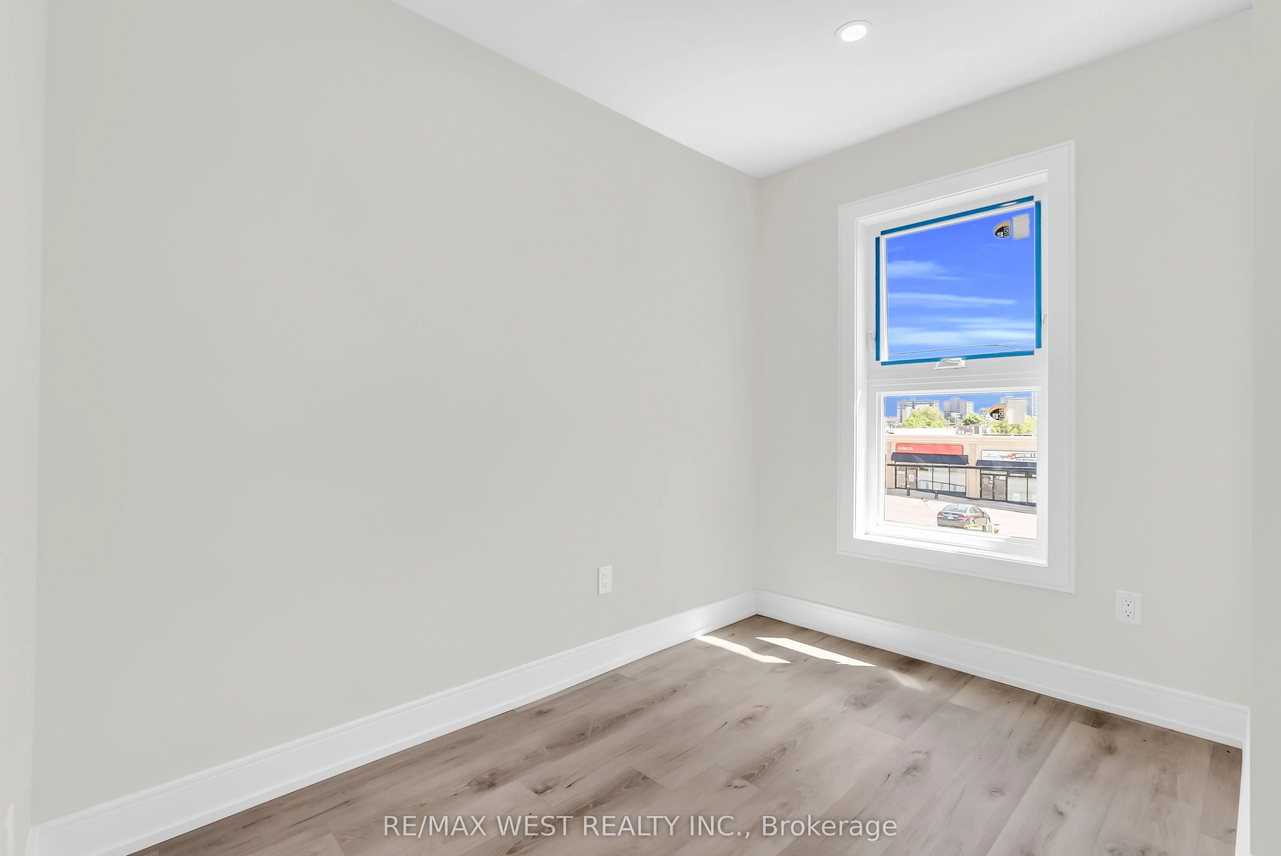 36 Park Road S