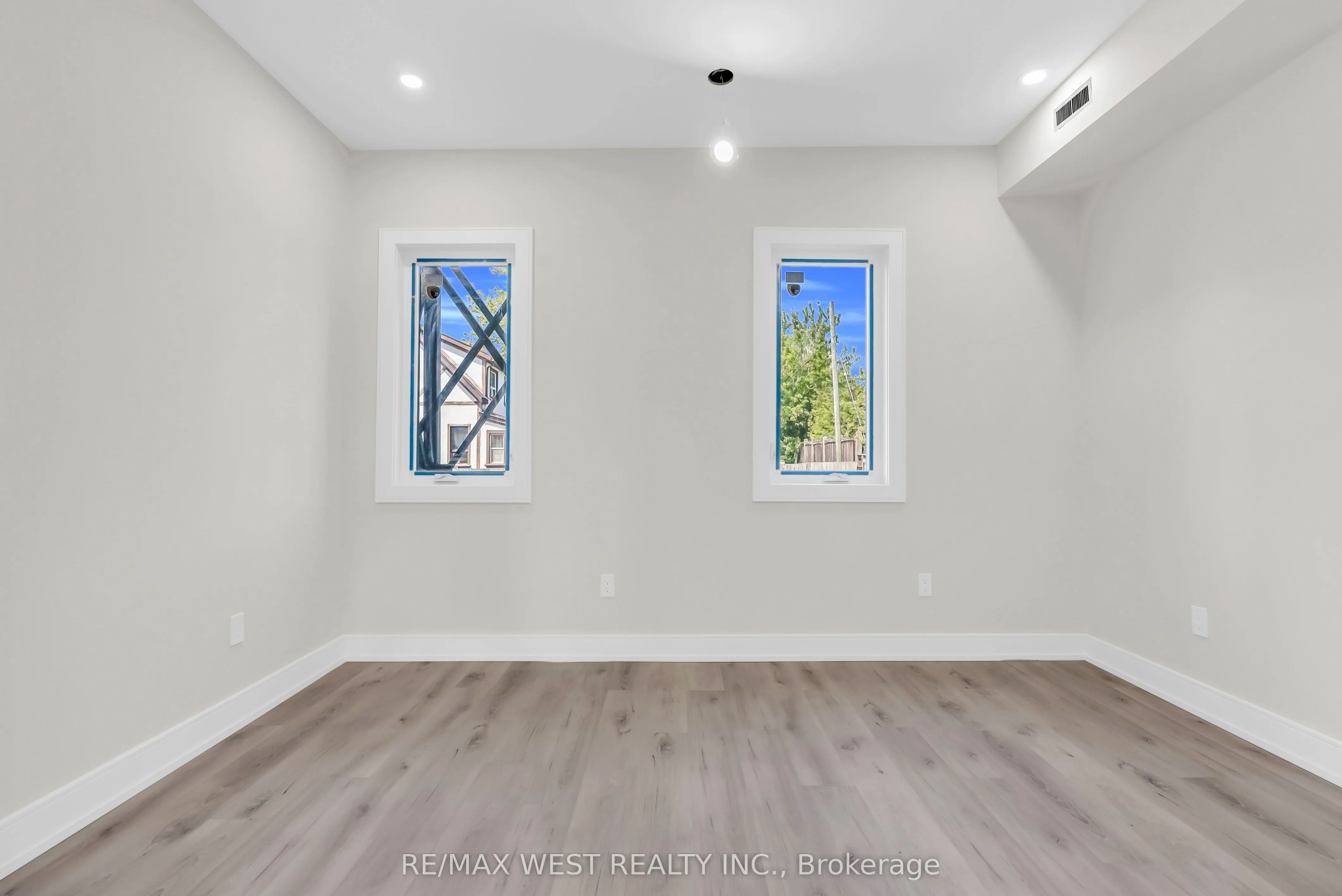 36 Park Road S