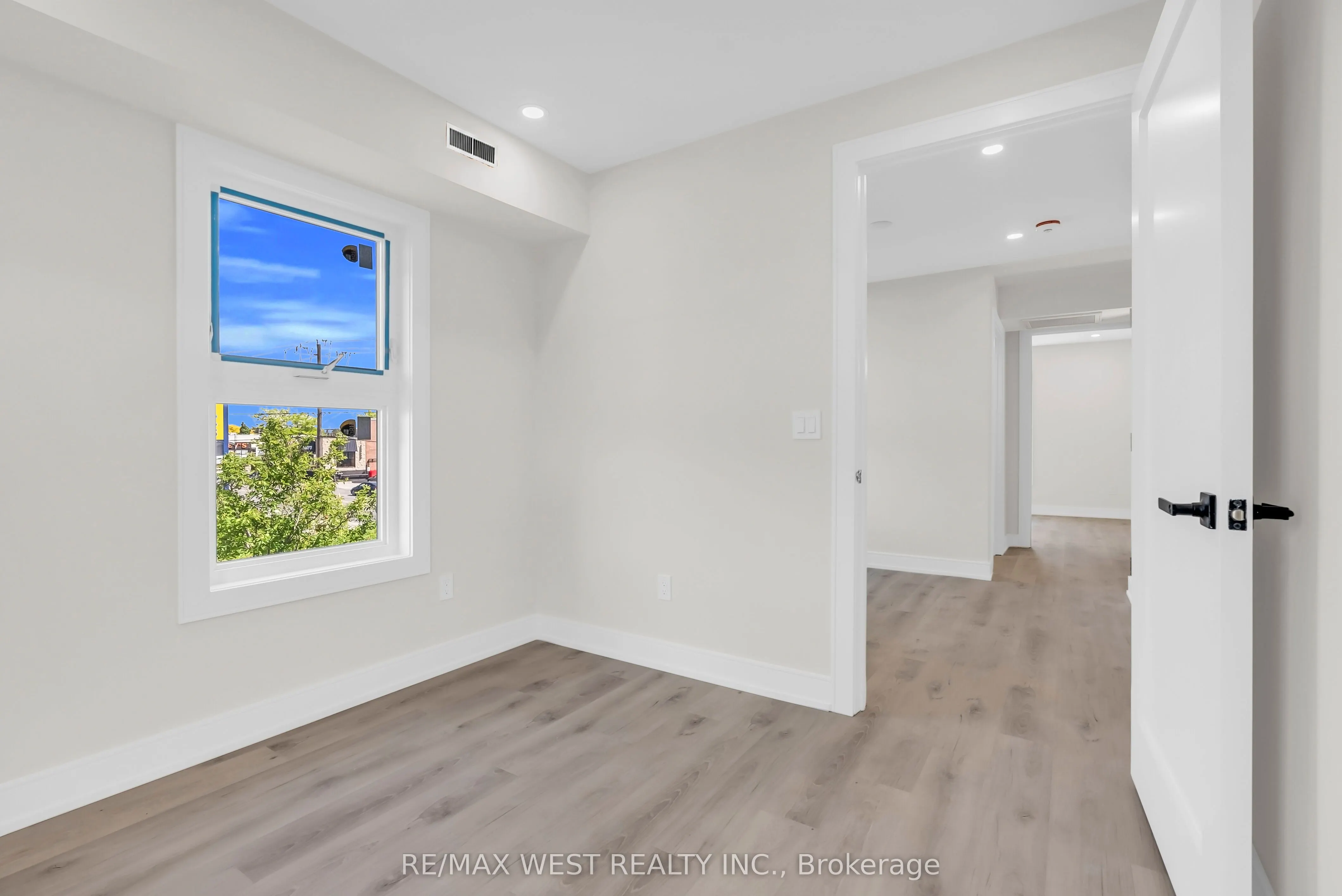 36 Park Road S