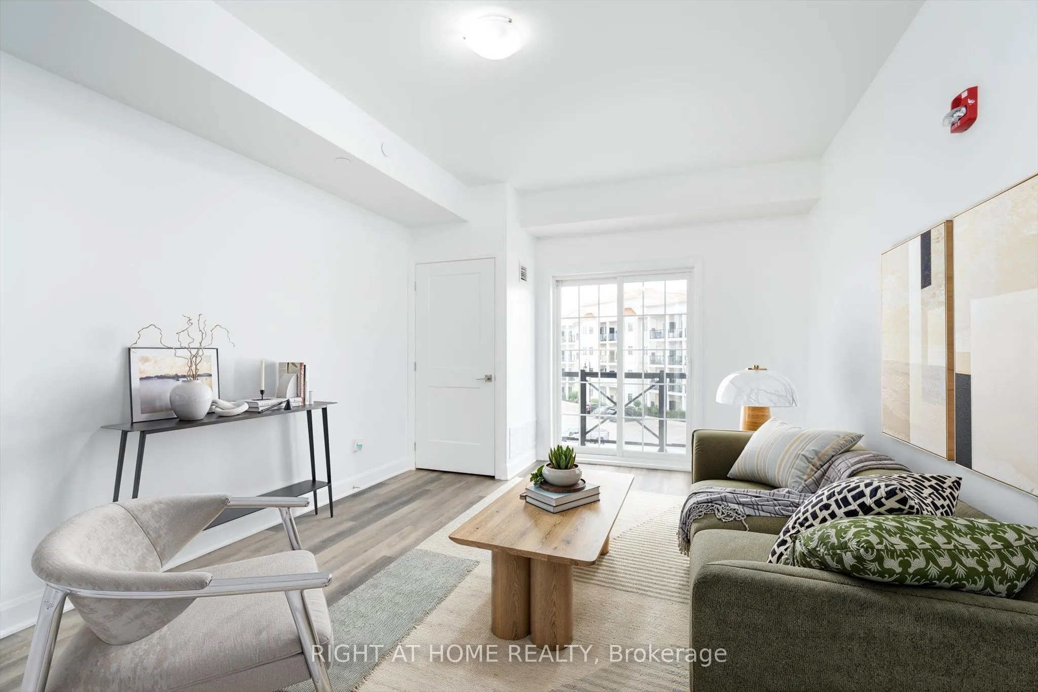 50 Lakebreeze Drive #321