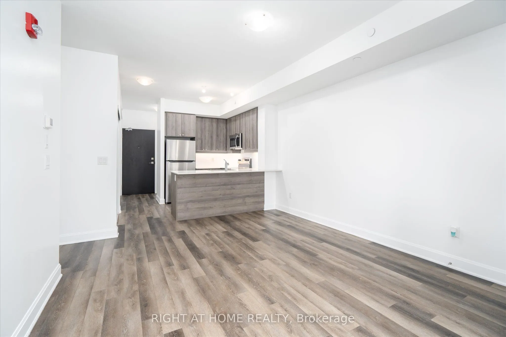 50 Lakebreeze Drive #321